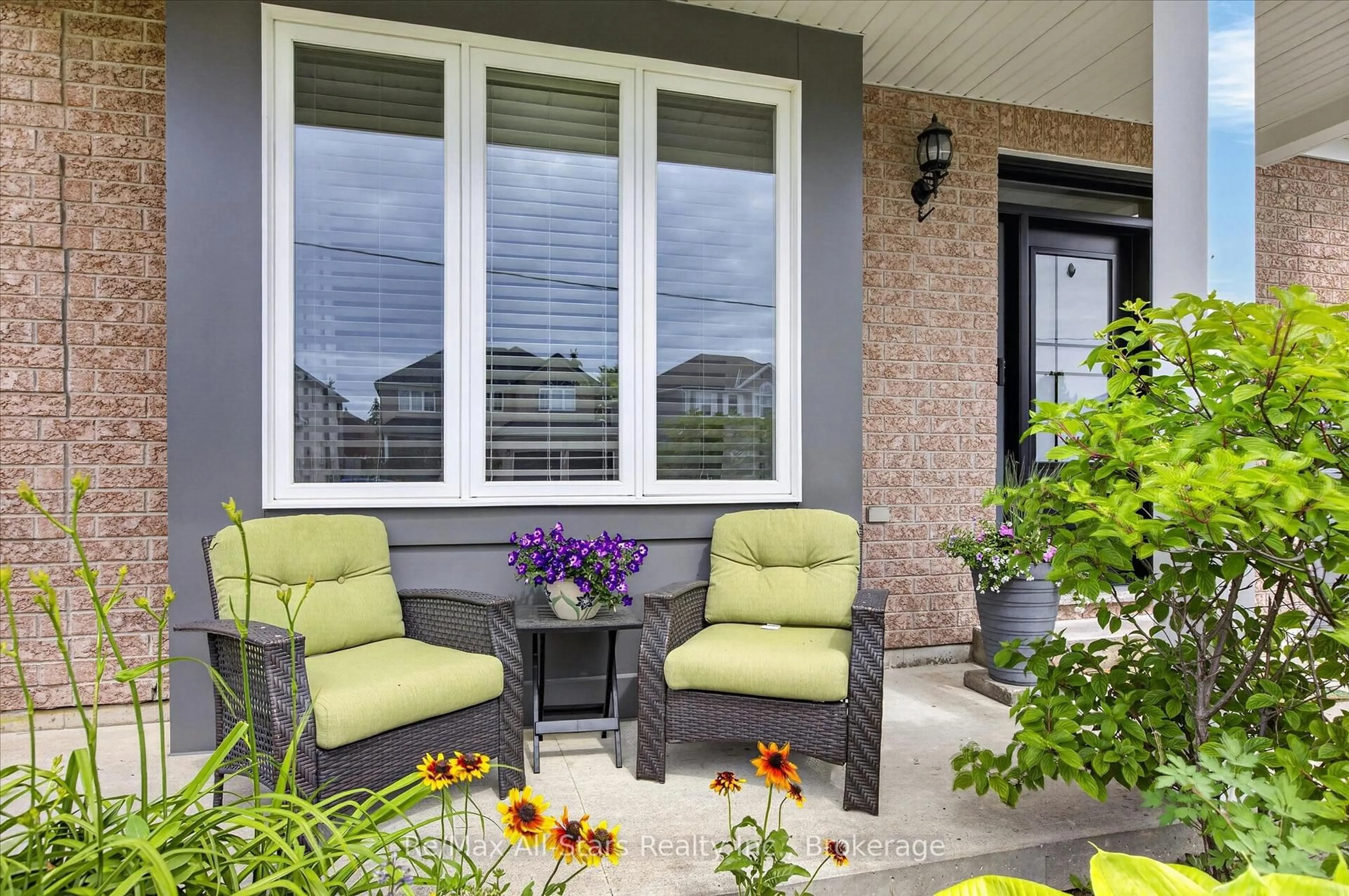 Patio, street for 34 Kirkconnell Rd, Kawartha Lakes Ontario K9V 6E7