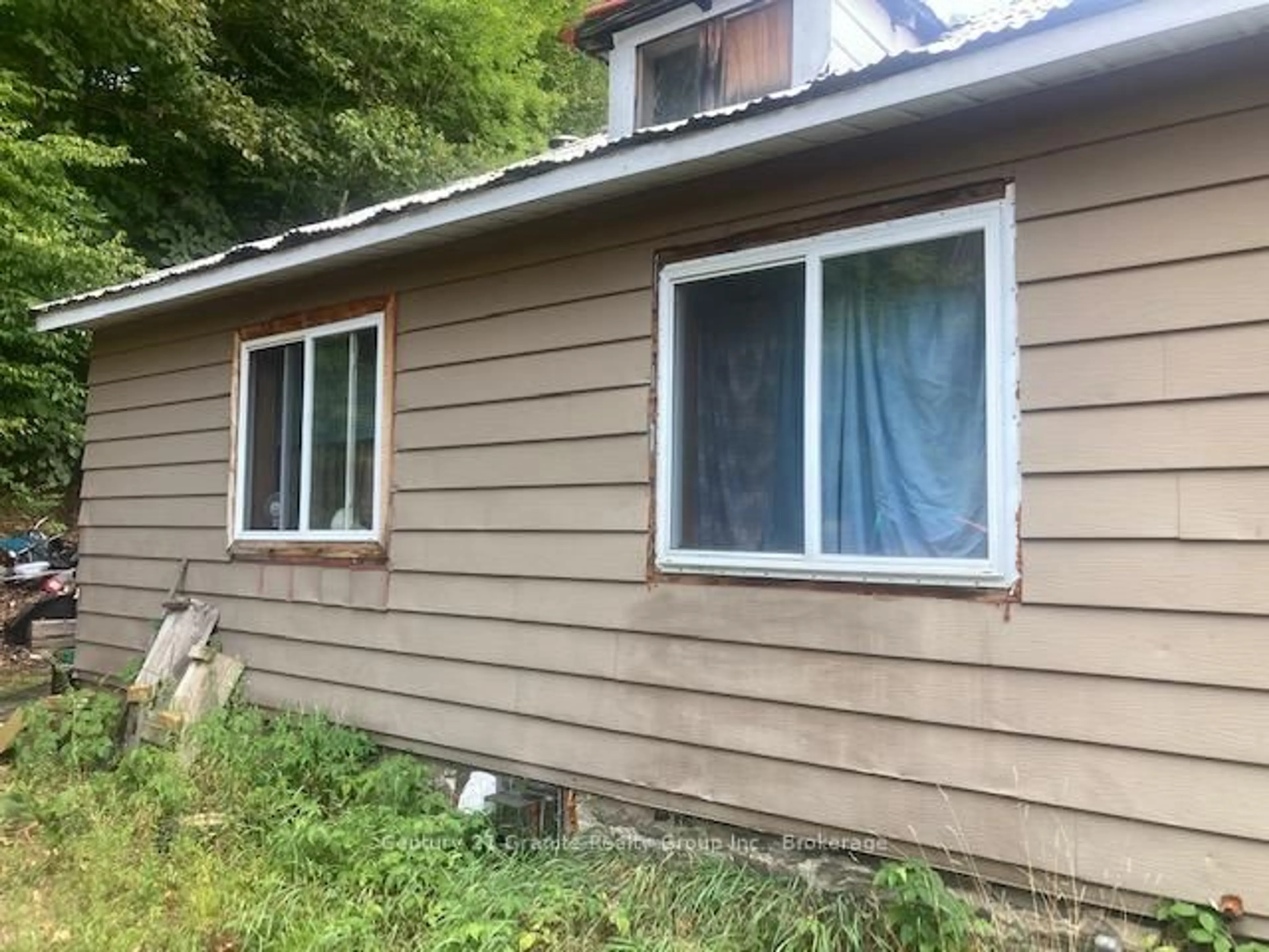 Home with vinyl exterior material, building for 2445 North Shore Rd, Algonquin Highlands Ontario K0M 1S0