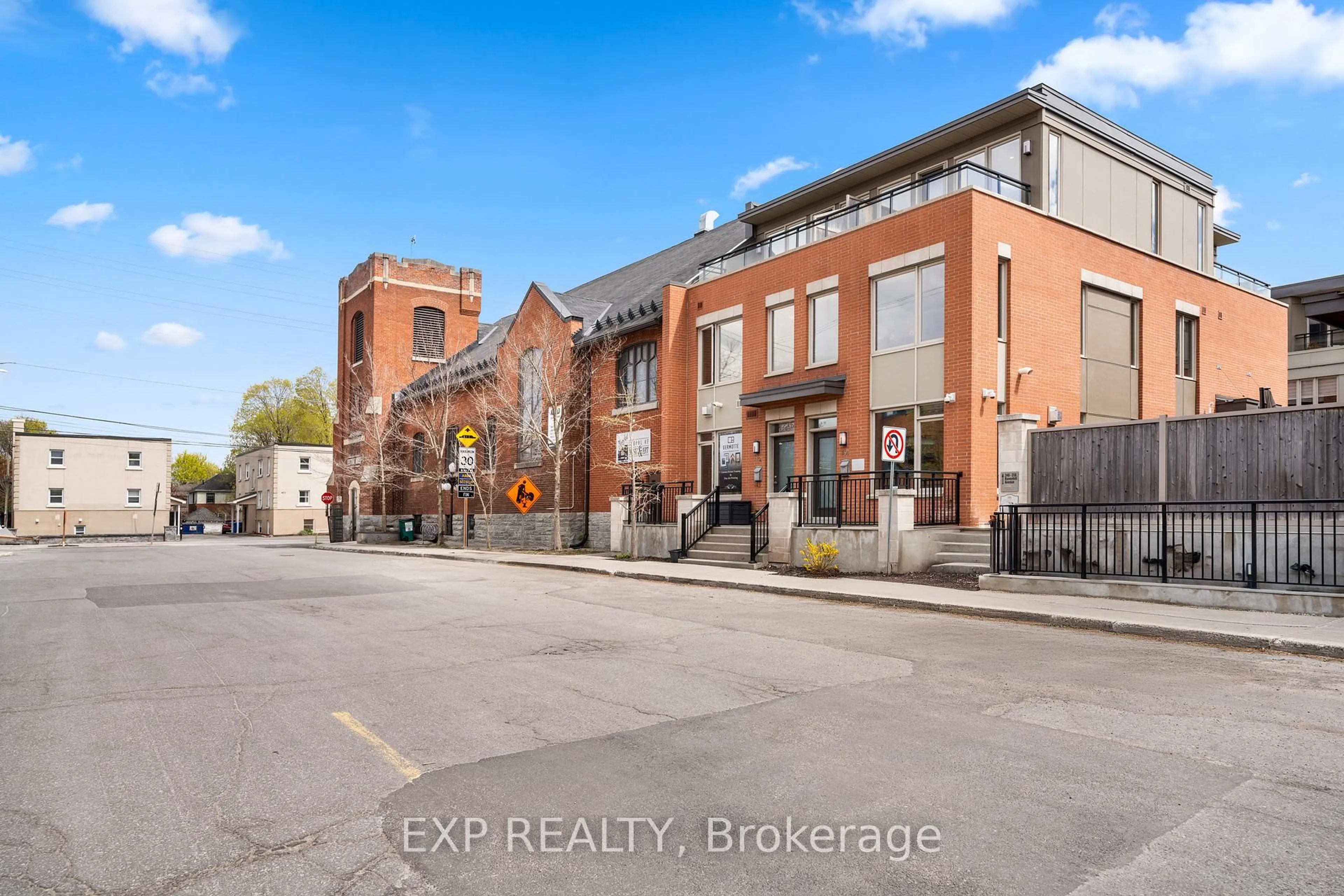 Unknown for 360 Ravenhill Ave, Ottawa Ontario K2A 1S5