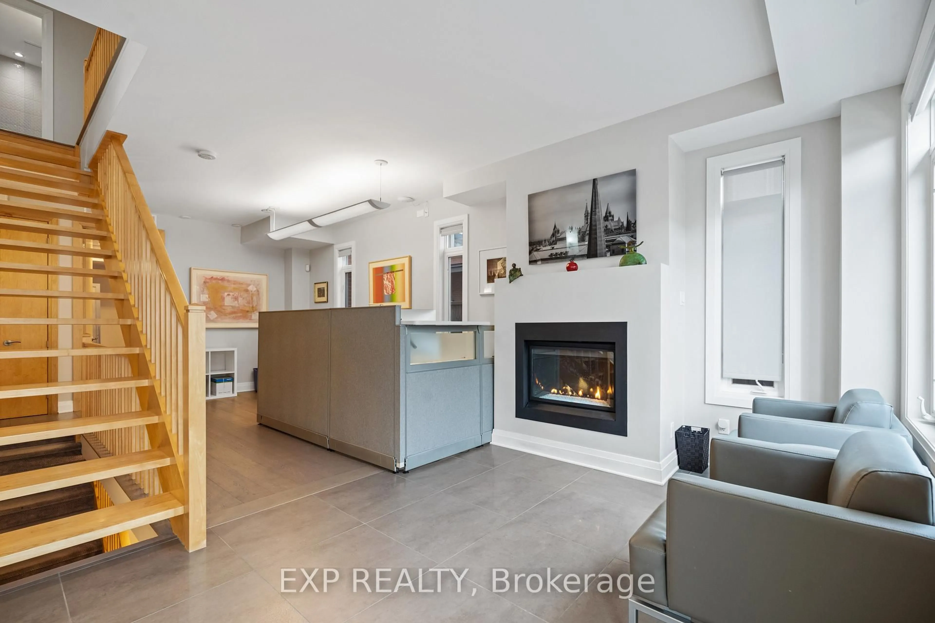 Unknown for 360 Ravenhill Ave, Ottawa Ontario K2A 1S5