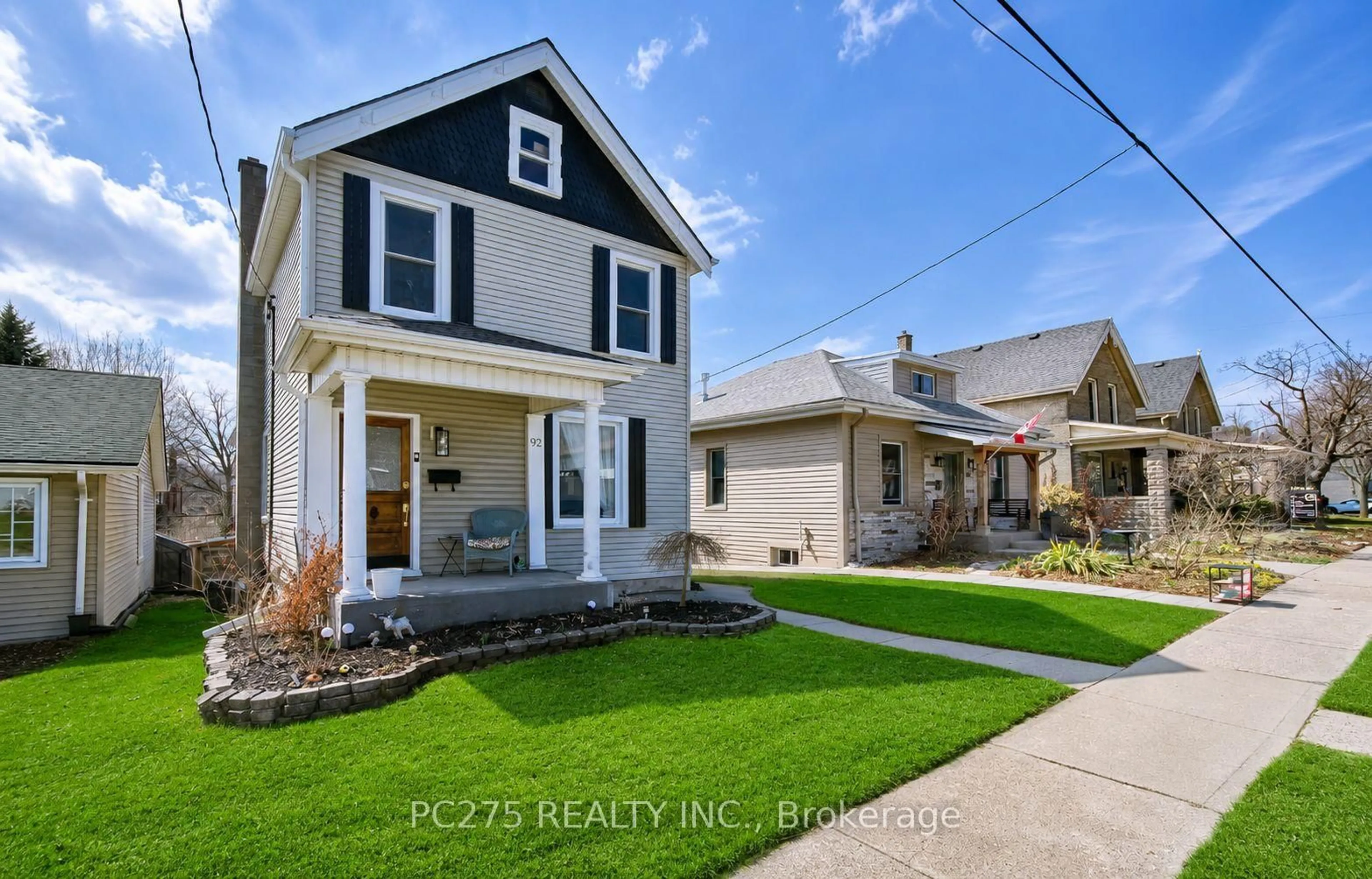 Home with vinyl exterior material, street for 92 Walnut St, Brant Ontario N3L 2J7