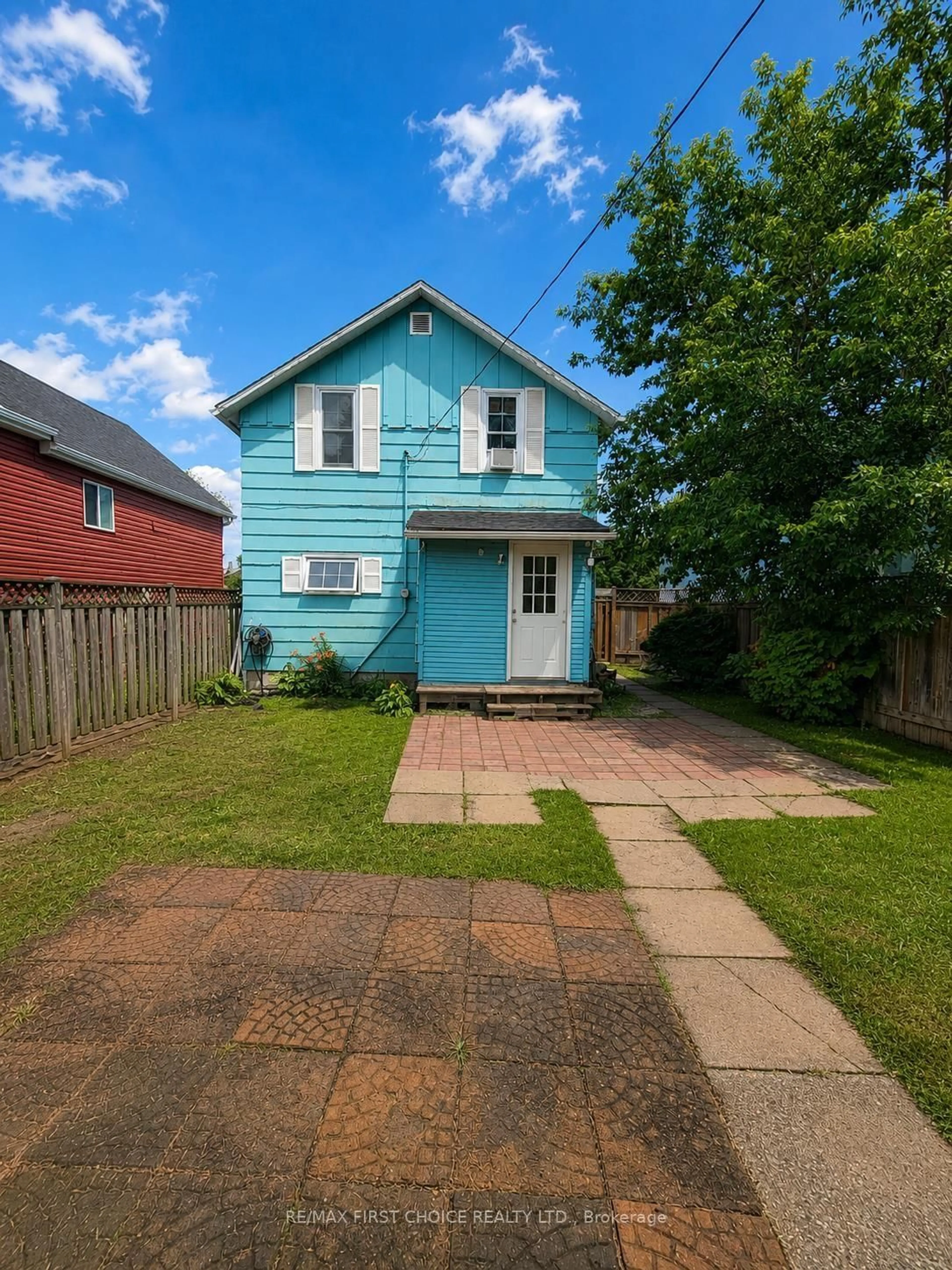A pic from outside/outdoor area/front of a property/back of a property/a pic from drone, street for 1032 Third St E, Fort Frances Ontario P9A 1S4
