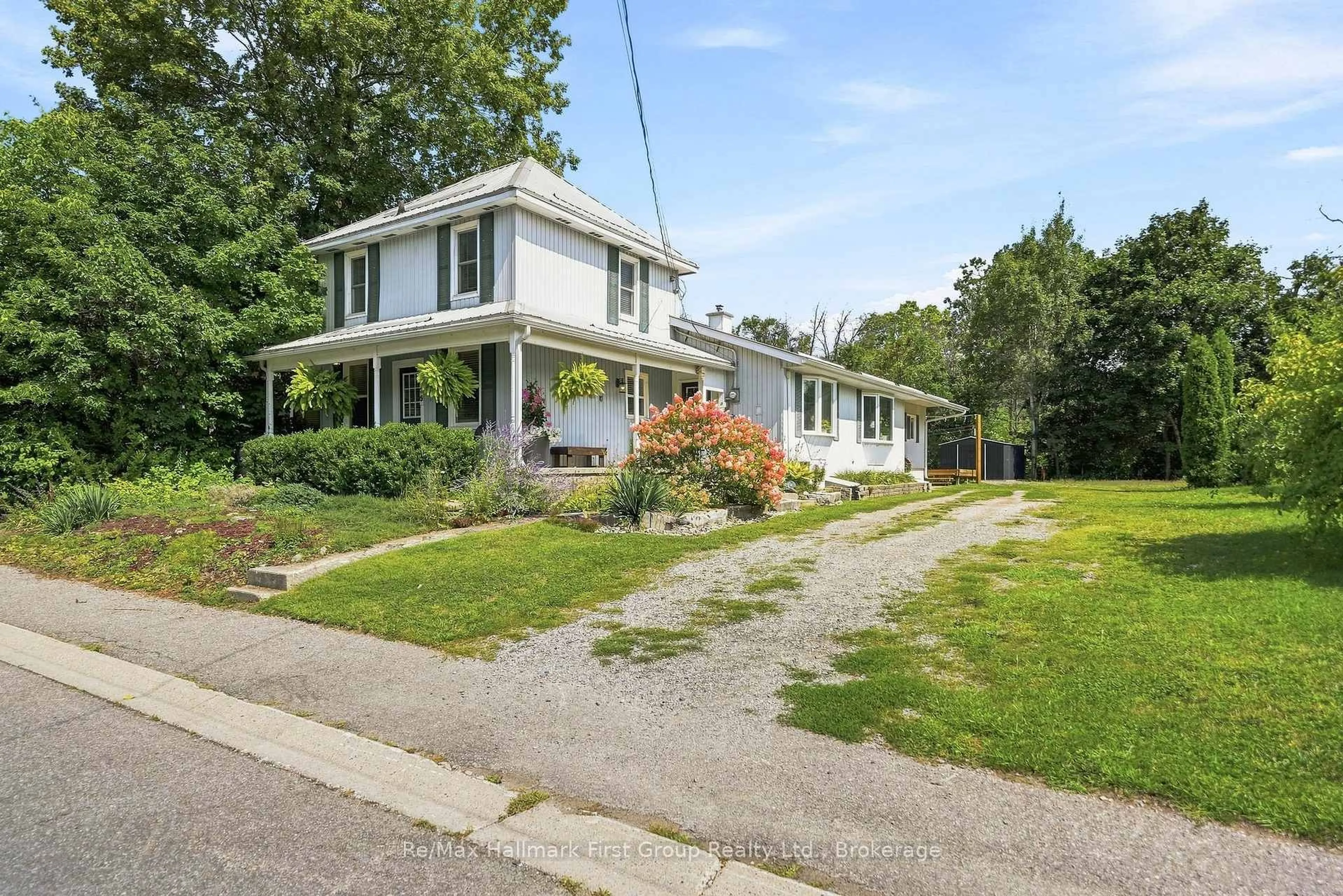 A pic from outside/outdoor area/front of a property/back of a property/a pic from drone, street for 435 Minnie Ave, Tweed Ontario K0K 3J0
