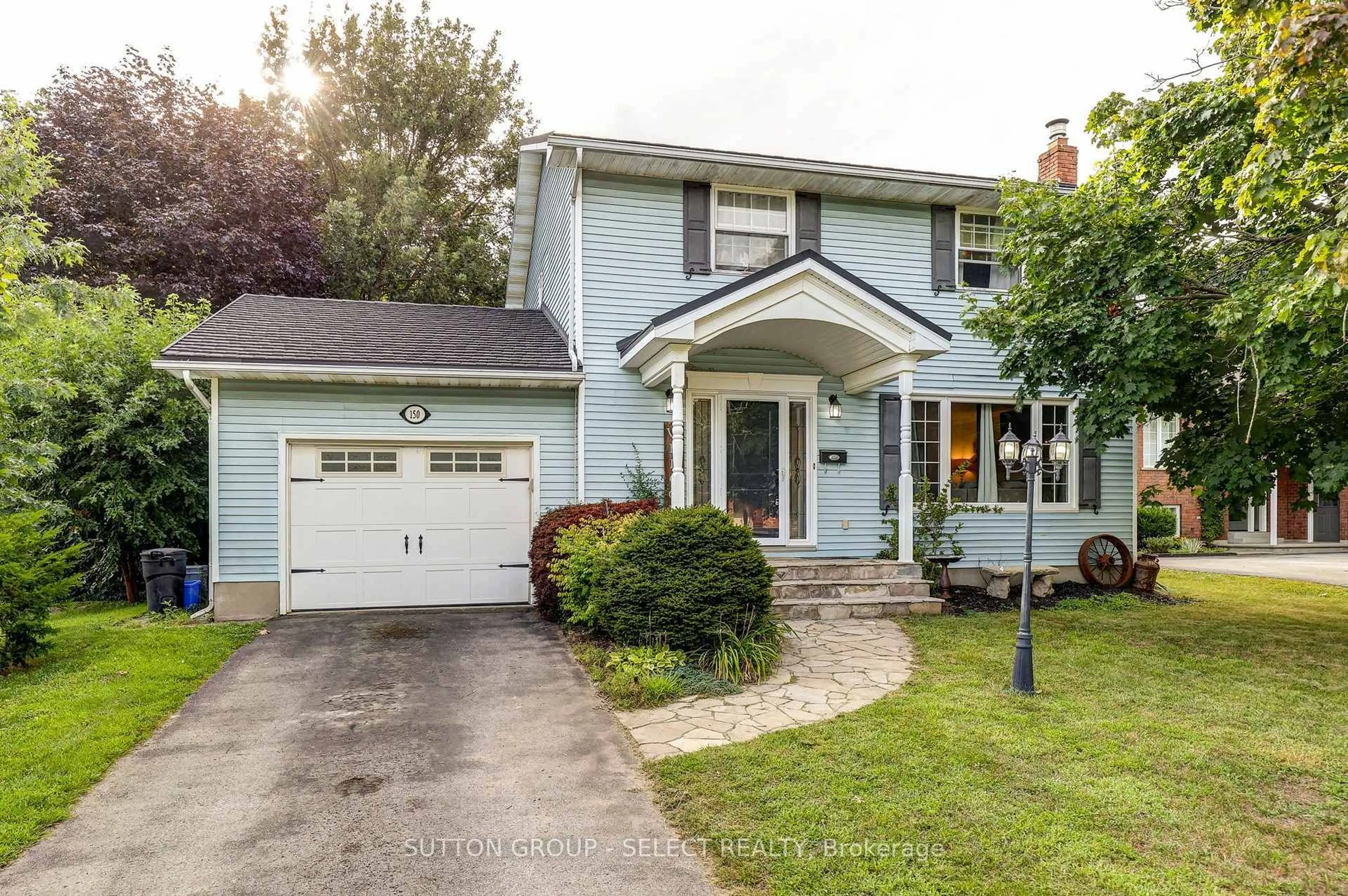 Home with vinyl exterior material, street for 150 Dufferin St, Aylmer Ontario N5H 3B2