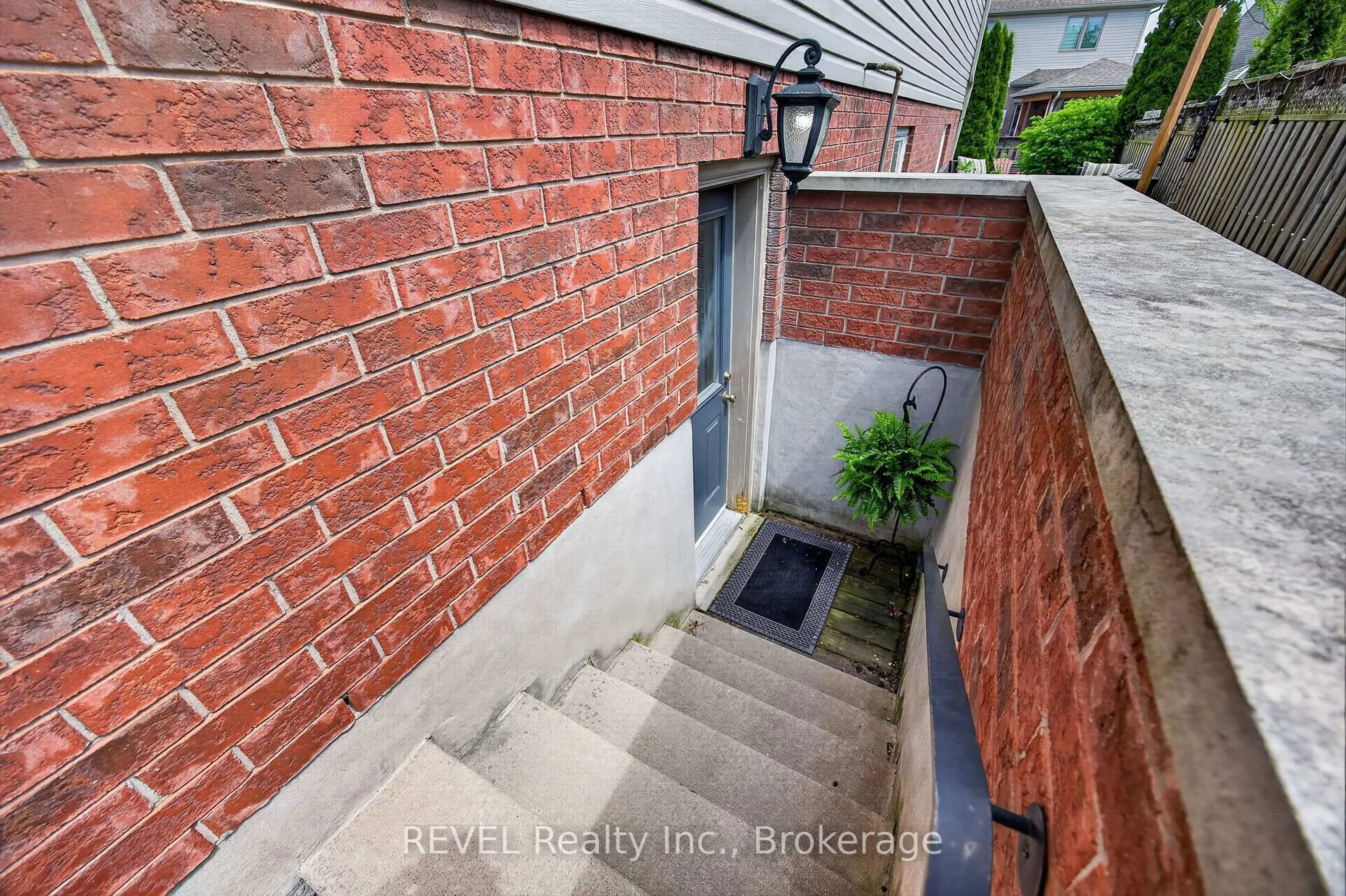 Unknown for 126 Westland St, St. Catharines Ontario L2S 4E2