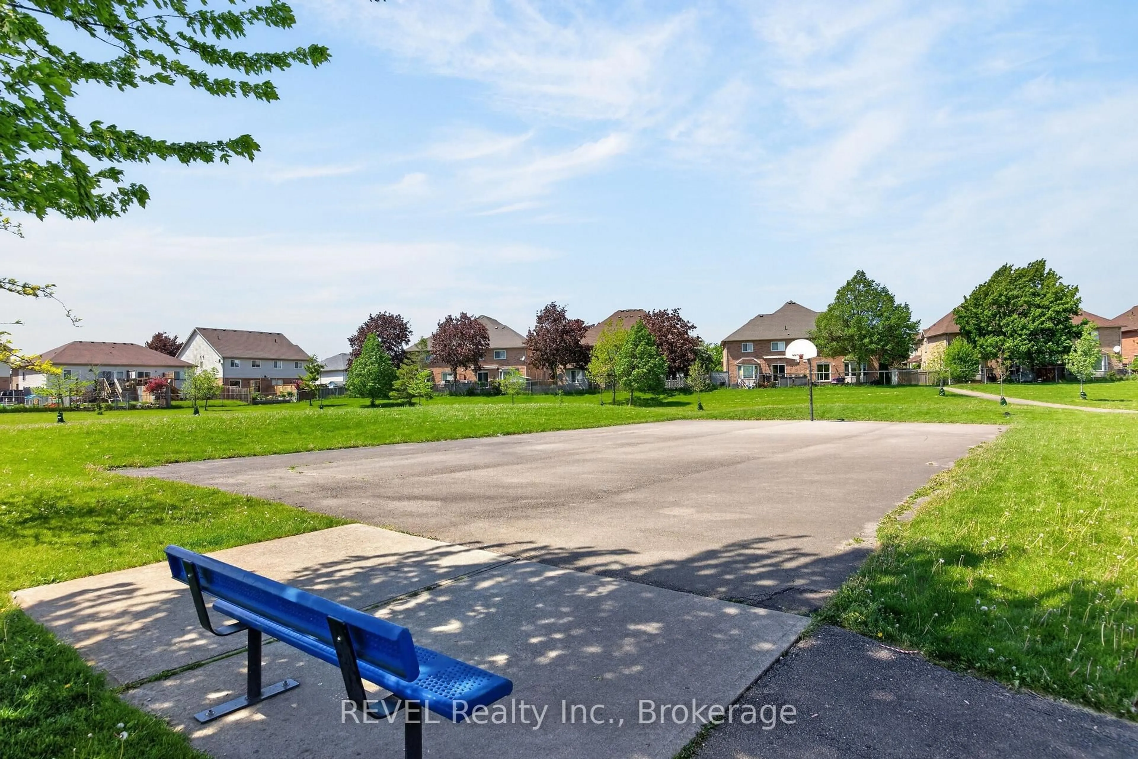 A pic from outside/outdoor area/front of a property/back of a property/a pic from drone, street for 126 Westland St, St. Catharines Ontario L2S 4E2