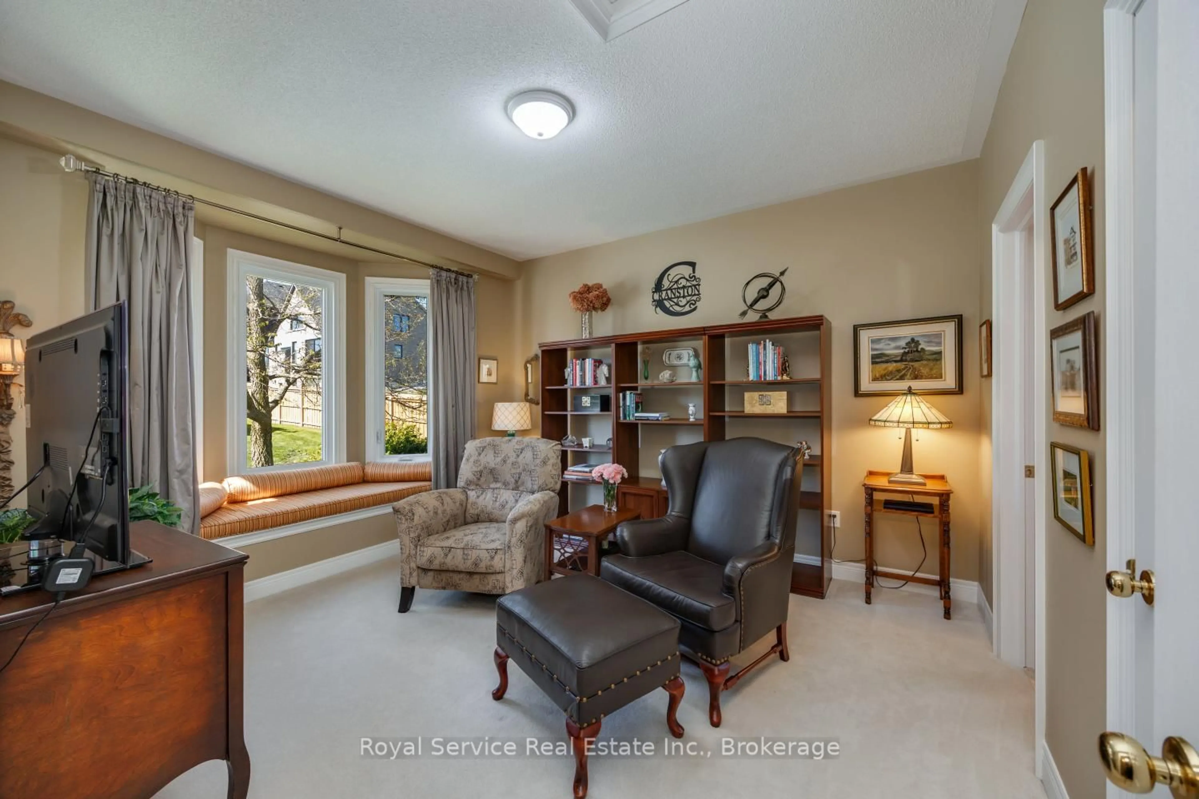 Living room with furniture, unknown for 52 Fenton Lane, Port Hope Ontario L1A 0A3