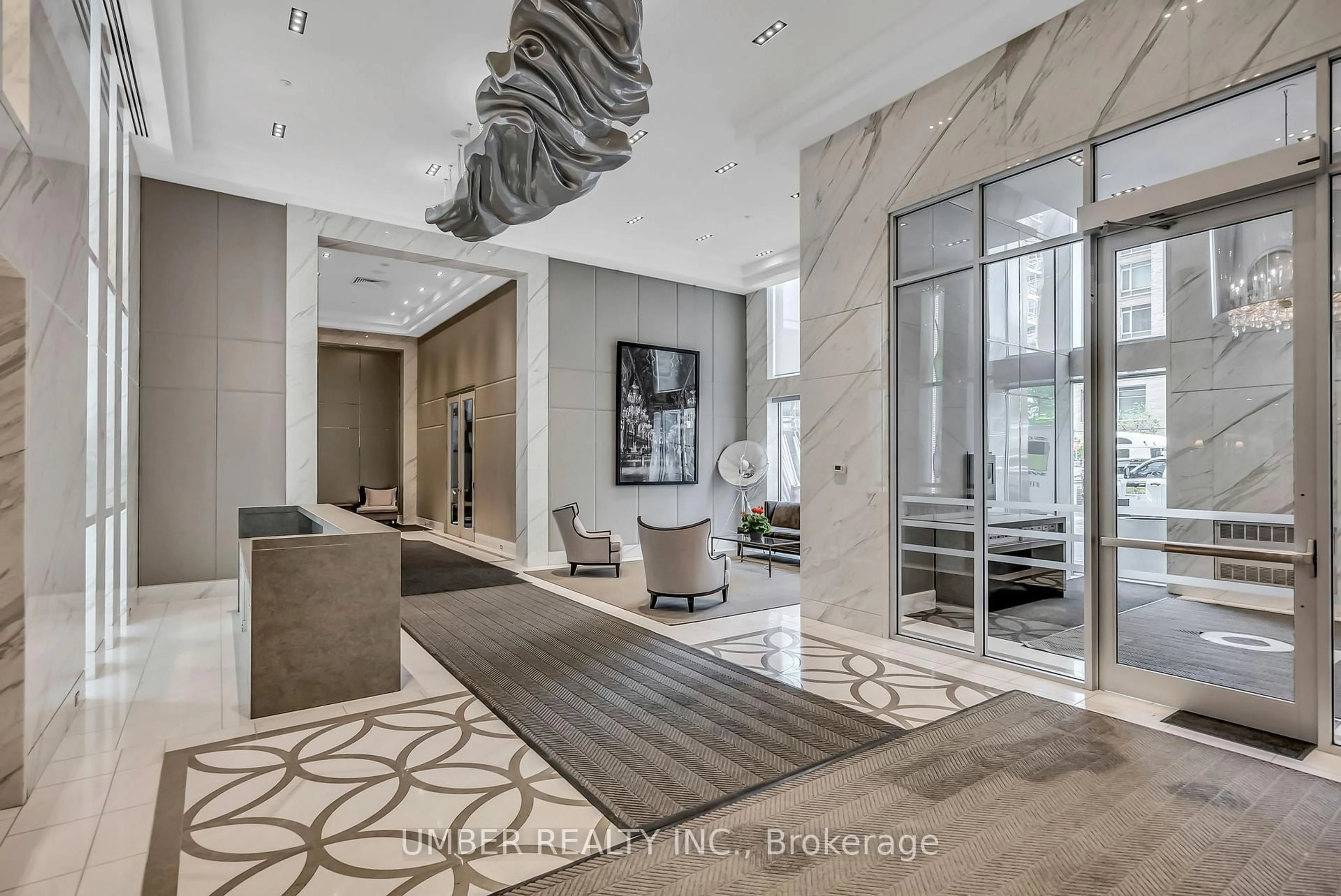 Indoor foyer for 111 Champagne Ave #1601, Ottawa Ontario K1S 5V3