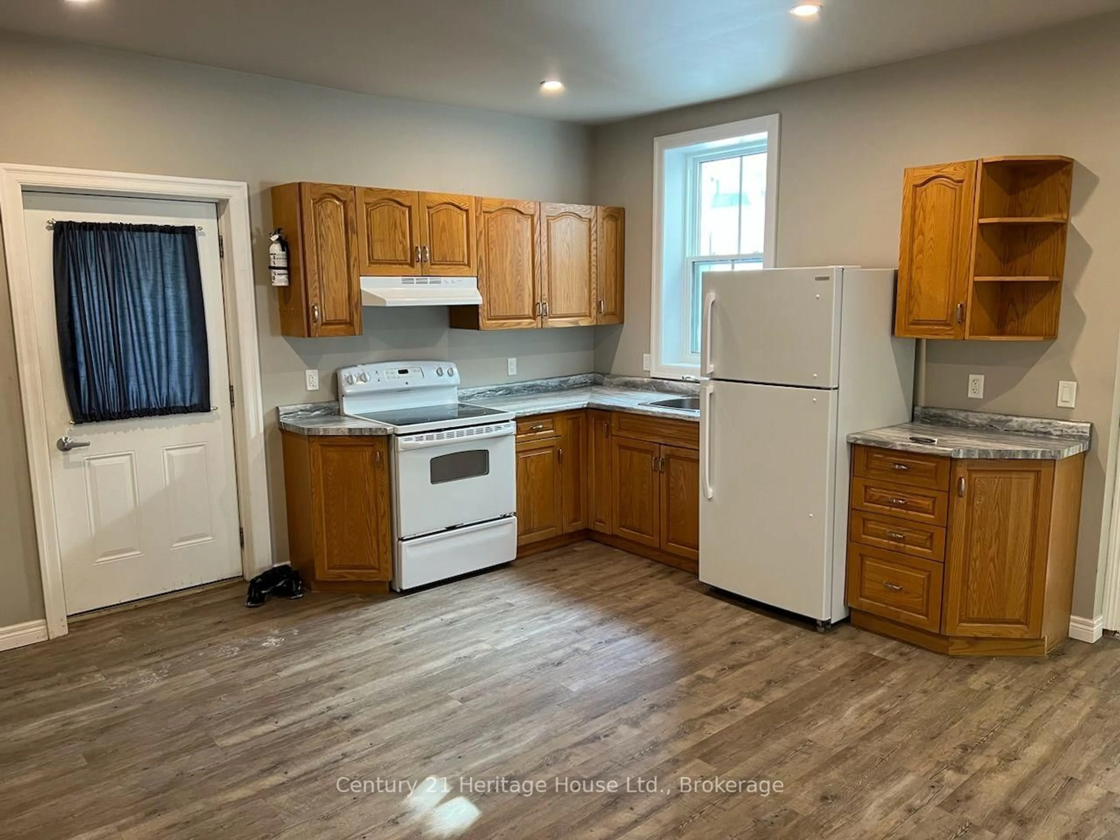 Standard kitchen, unknown for 239-249 Main St, Wellington North Ontario N0G 2L1