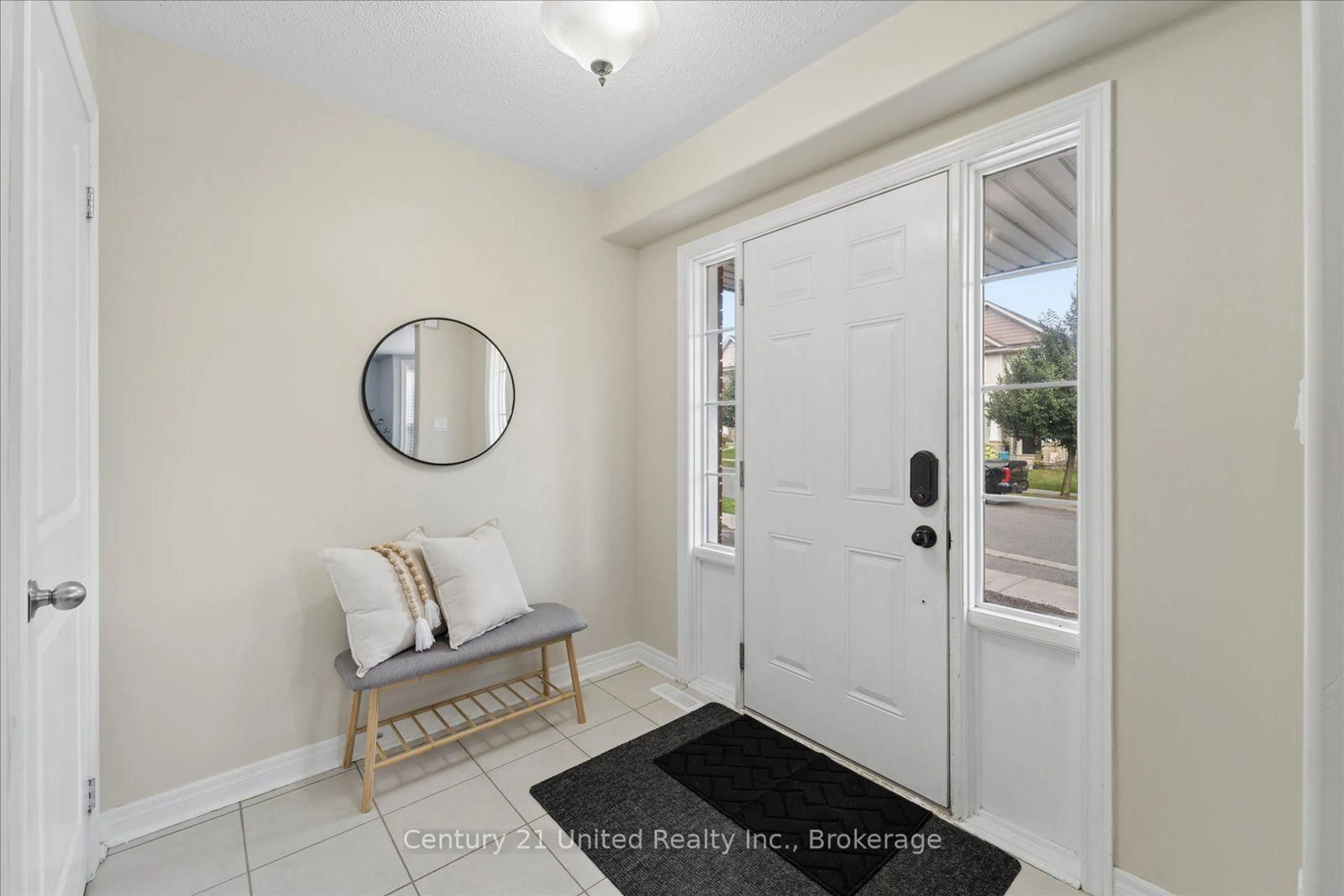 Indoor entryway for 262 Bowen Dr, Peterborough Ontario K9H 0B8