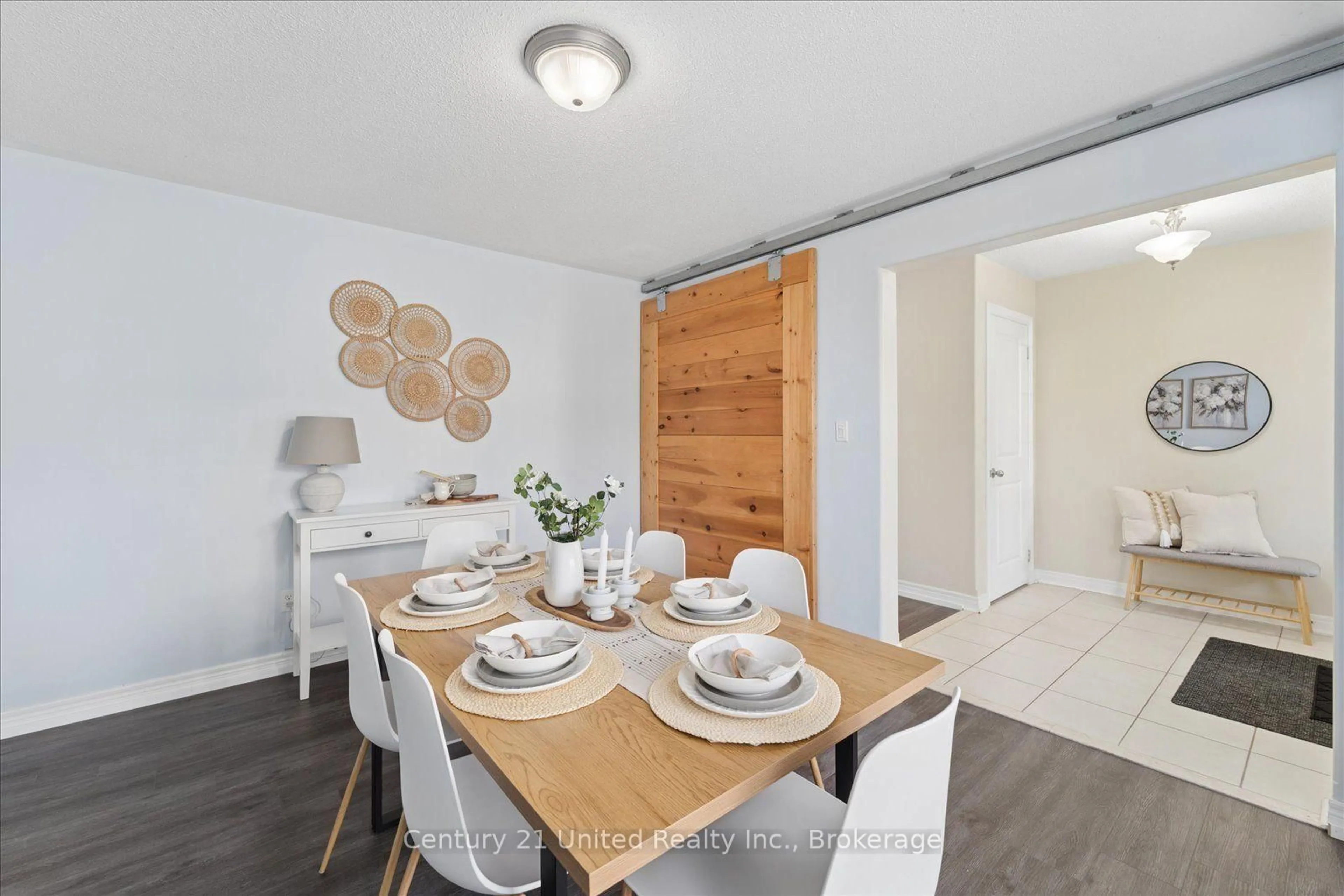 Dining room, wood/laminate floor for 262 Bowen Dr, Peterborough Ontario K9H 0B8