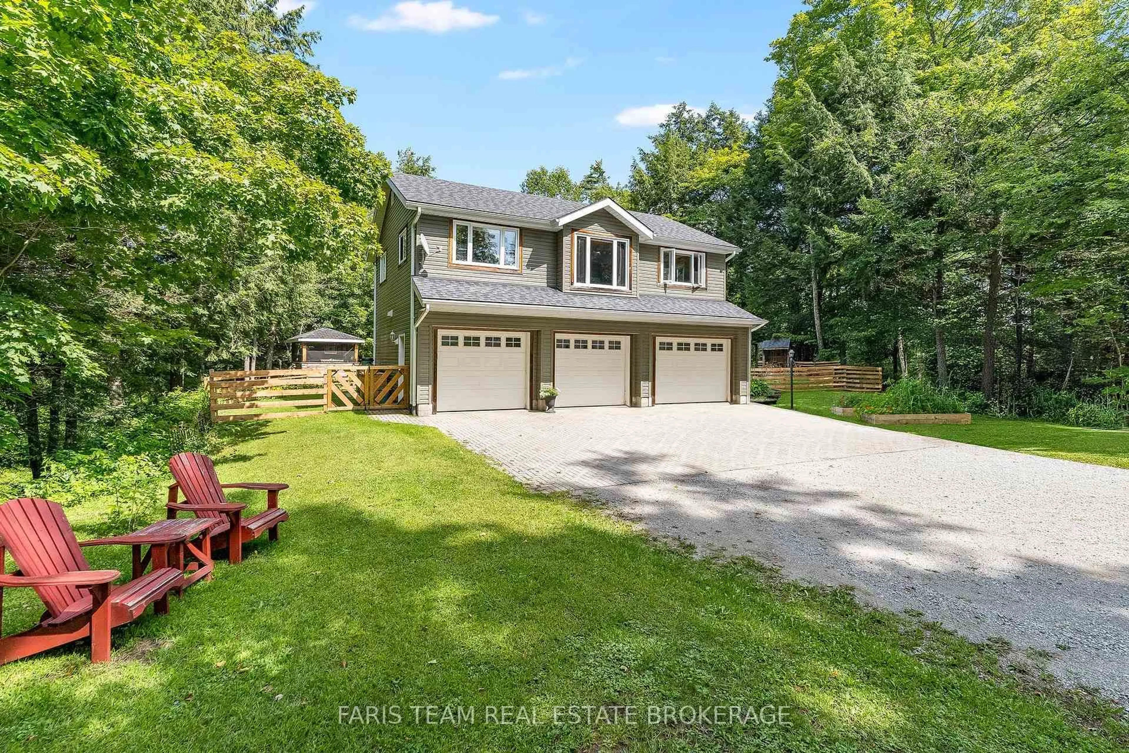 A pic from outside/outdoor area/front of a property/back of a property/a pic from drone, water/lake/river/ocean view for 1020 Haven Rd, Bracebridge Ontario P1L 1X1
