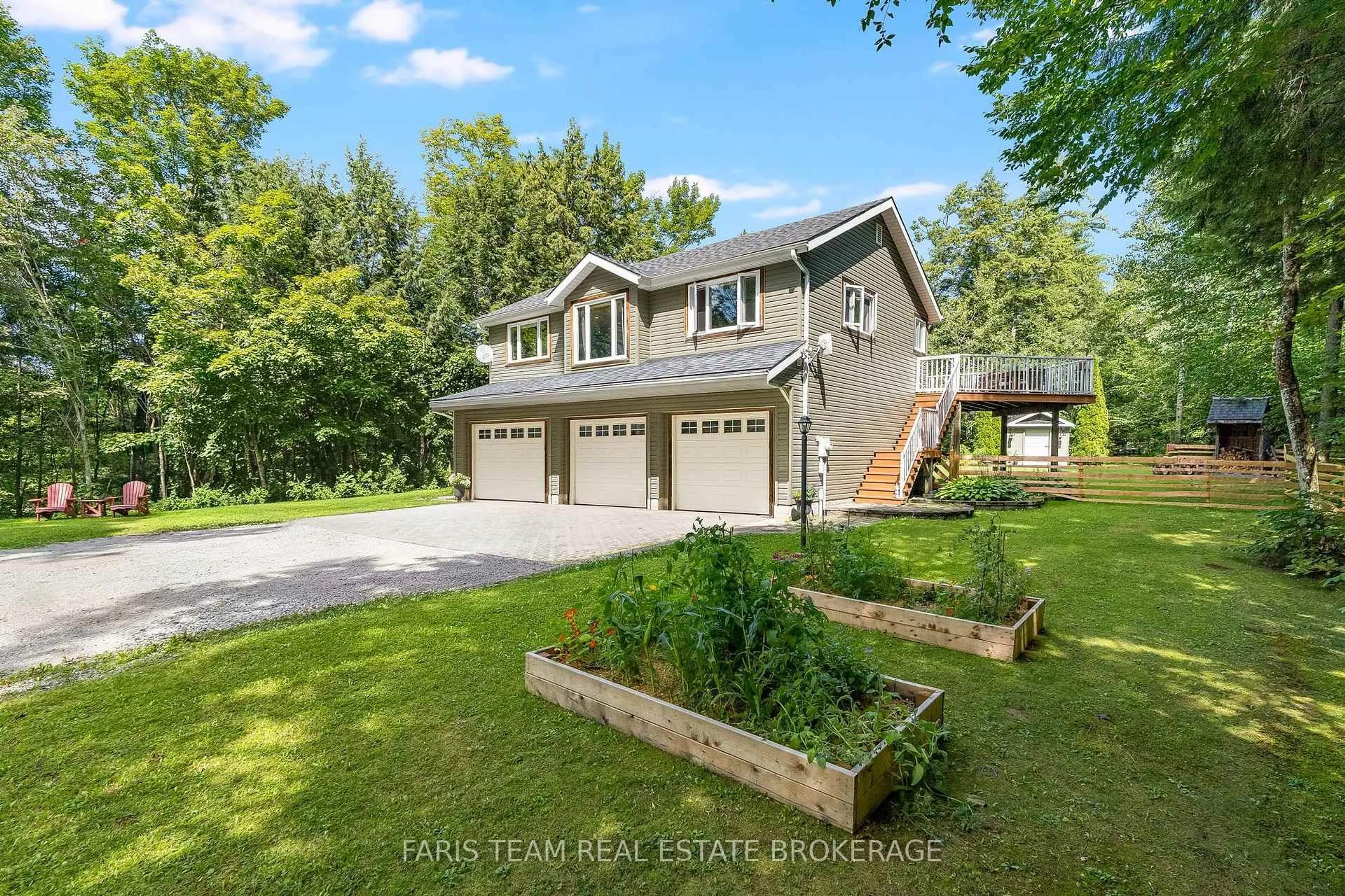 A pic from outside/outdoor area/front of a property/back of a property/a pic from drone, unknown for 1020 Haven Rd, Bracebridge Ontario P1L 1X1
