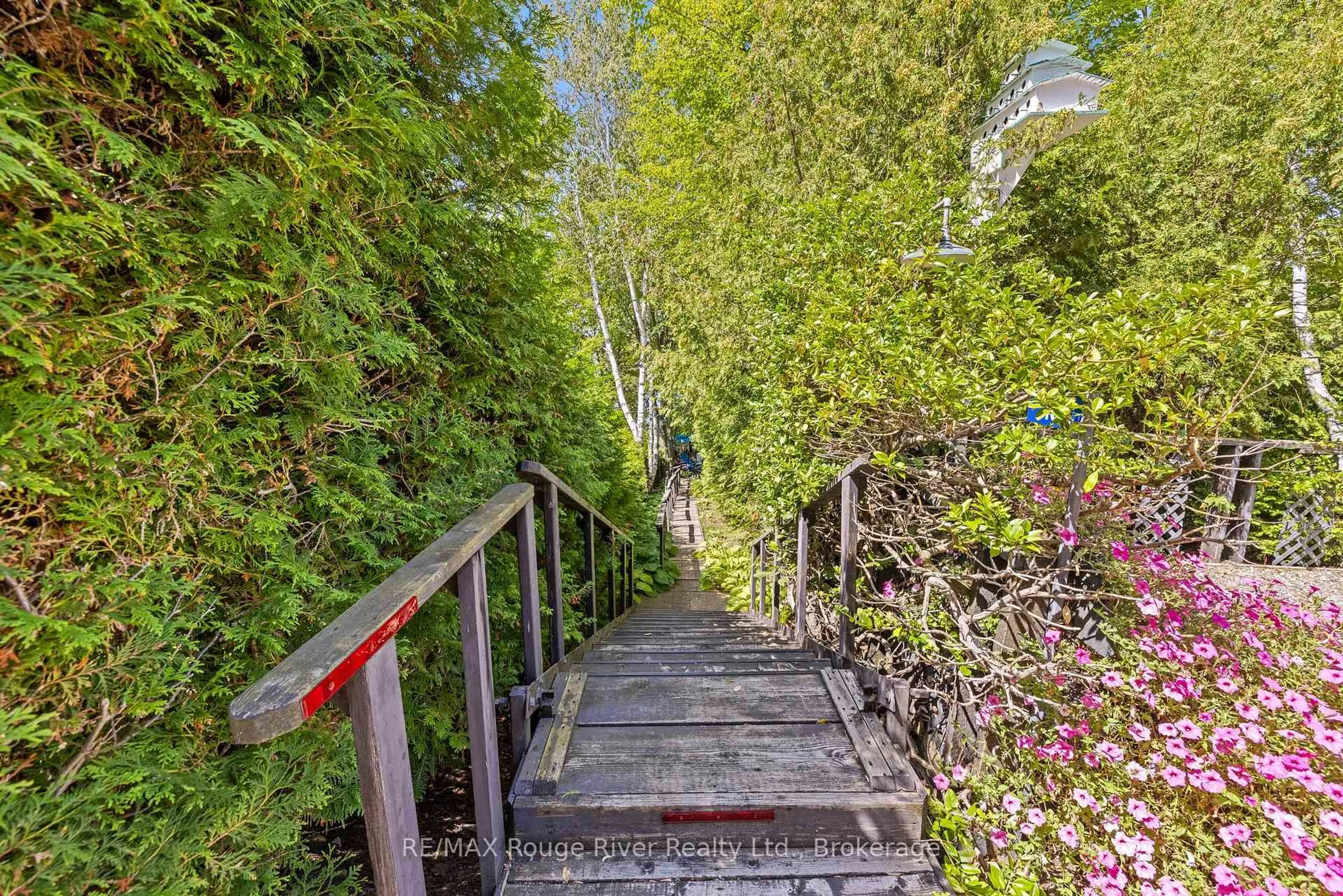 Stairs for 68 ROBINS Rd #182, Alnwick/Haldimand Ontario L8H 4N4