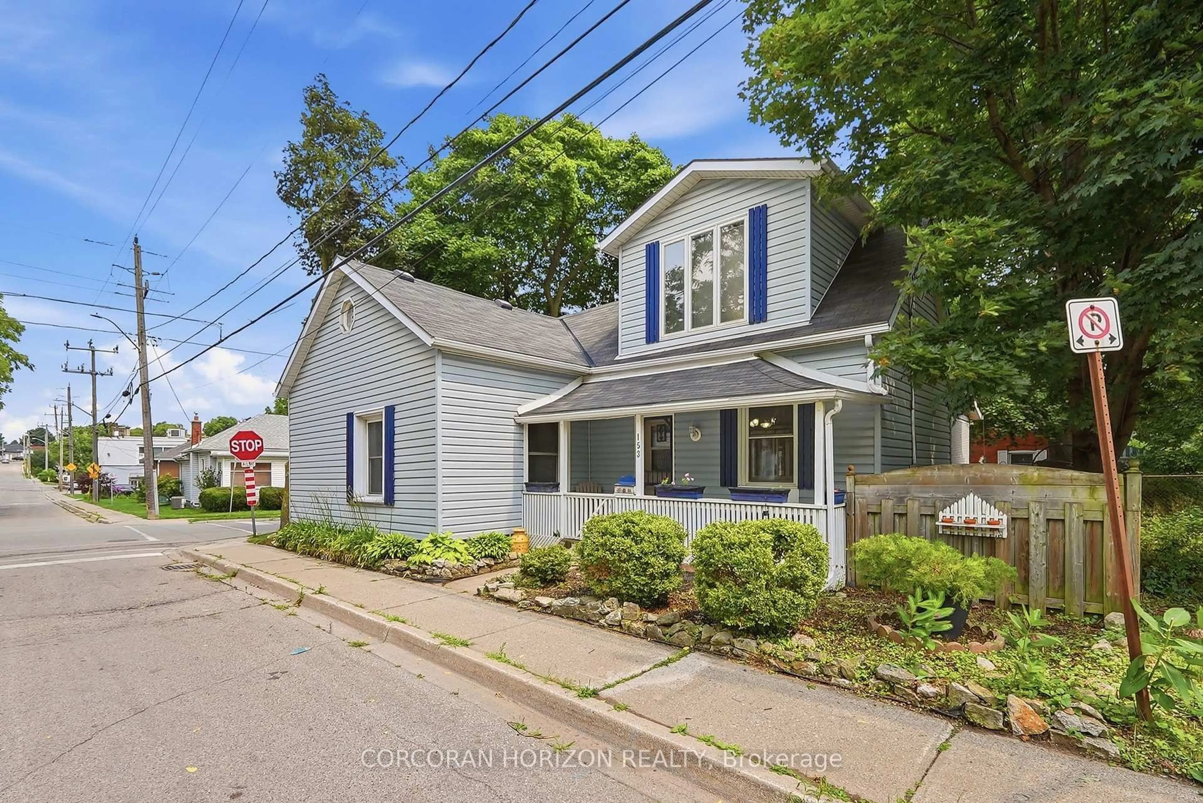 A pic from outside/outdoor area/front of a property/back of a property/a pic from drone, street for 153 Montrose St, Cambridge Ontario N3H 2H5