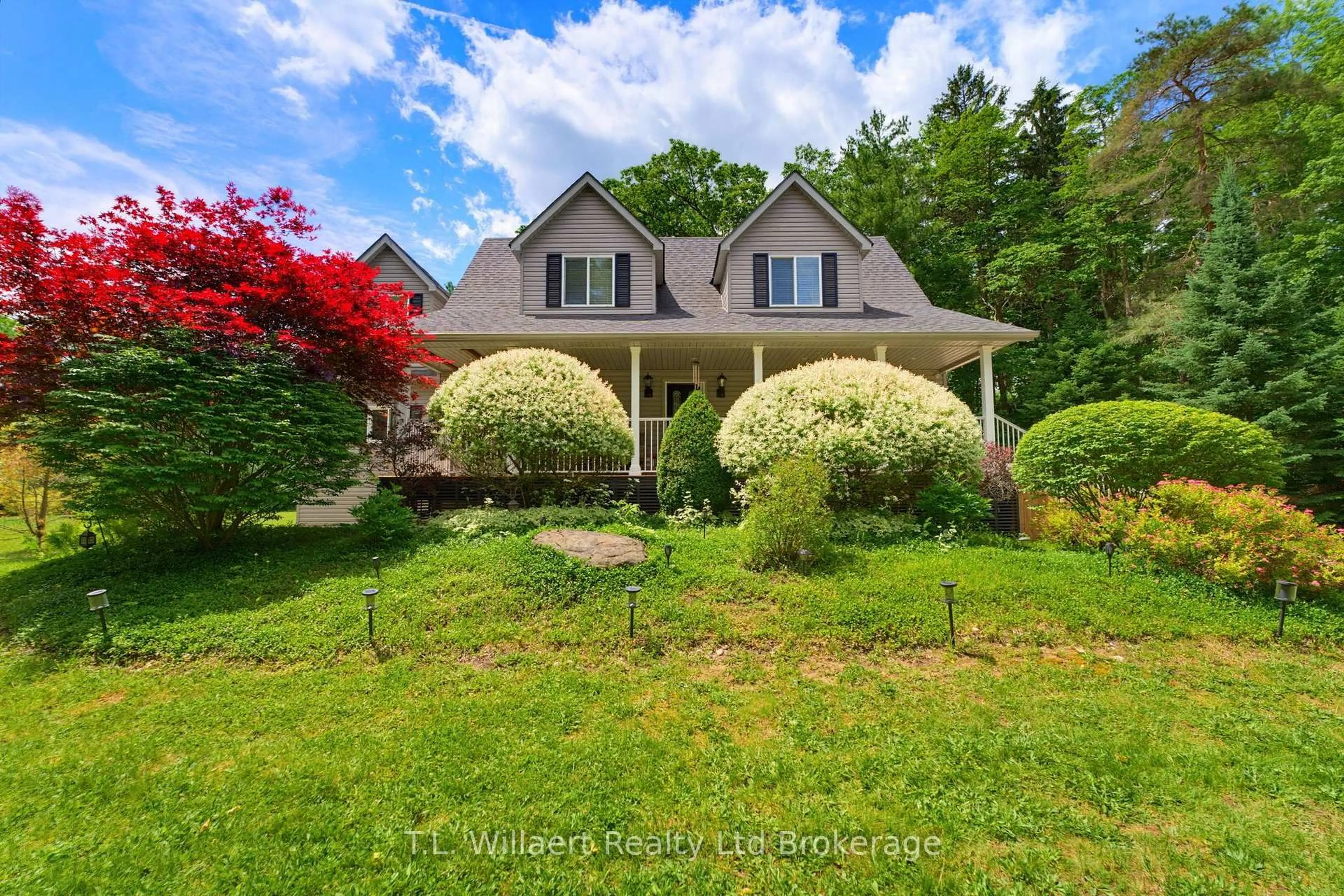 A pic from outside/outdoor area/front of a property/back of a property/a pic from drone, unknown for 1410 Mcdowell Rd, Norfolk Ontario N3Y 4K5