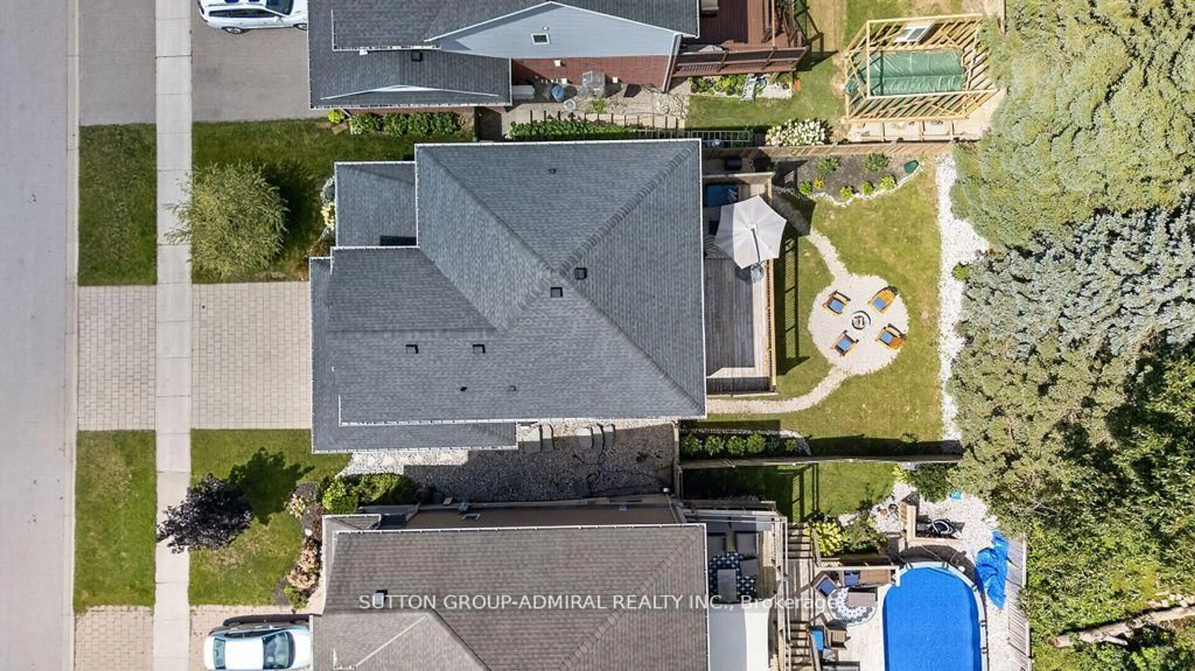 A pic from outside/outdoor area/front of a property/back of a property/a pic from drone, unknown for 7 Chatfield St, Ingersoll Ontario N5C 0B3
