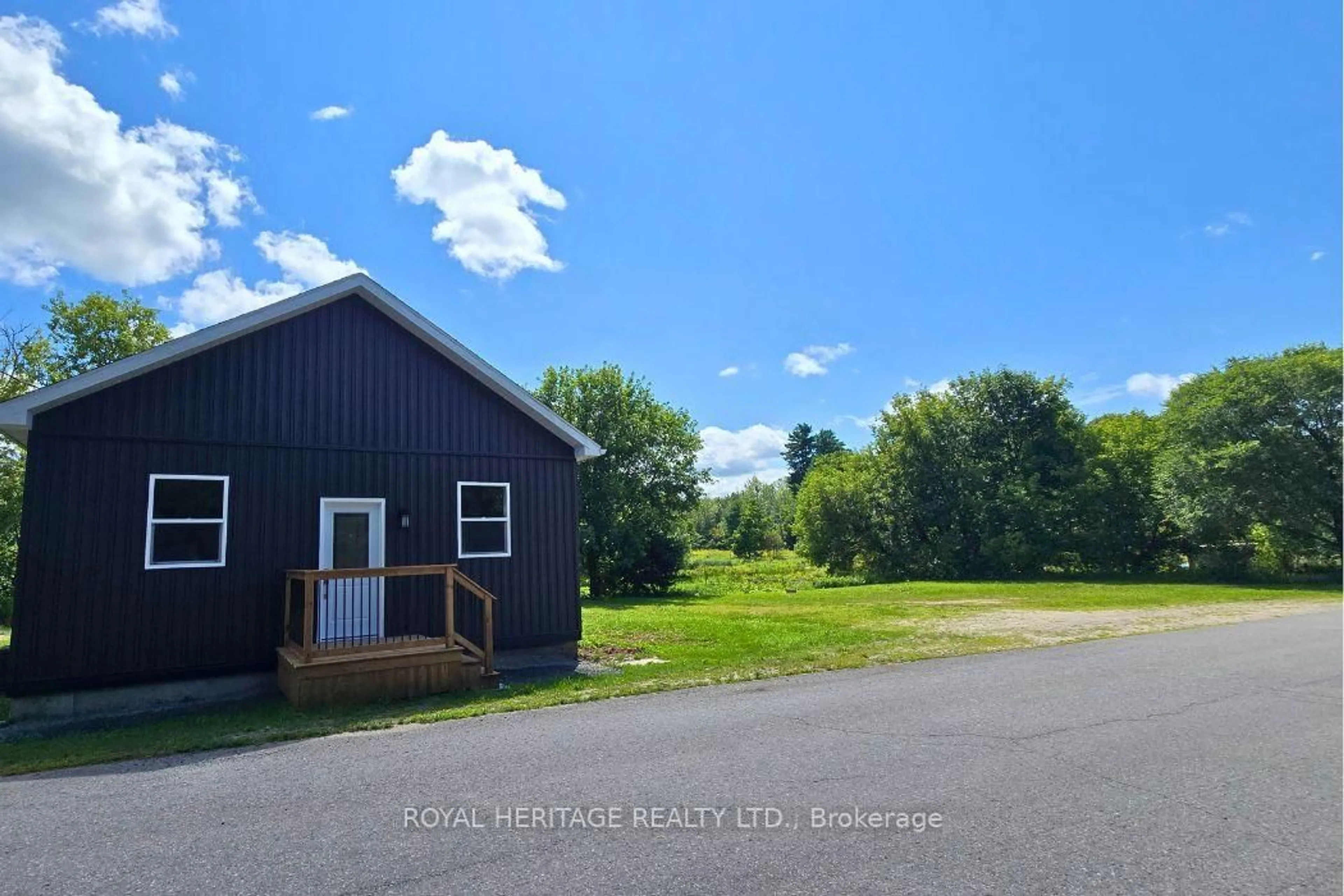 A pic from outside/outdoor area/front of a property/back of a property/a pic from drone, unknown for 1009 Elm Tree Rd, Arden Ontario K0H 1B0