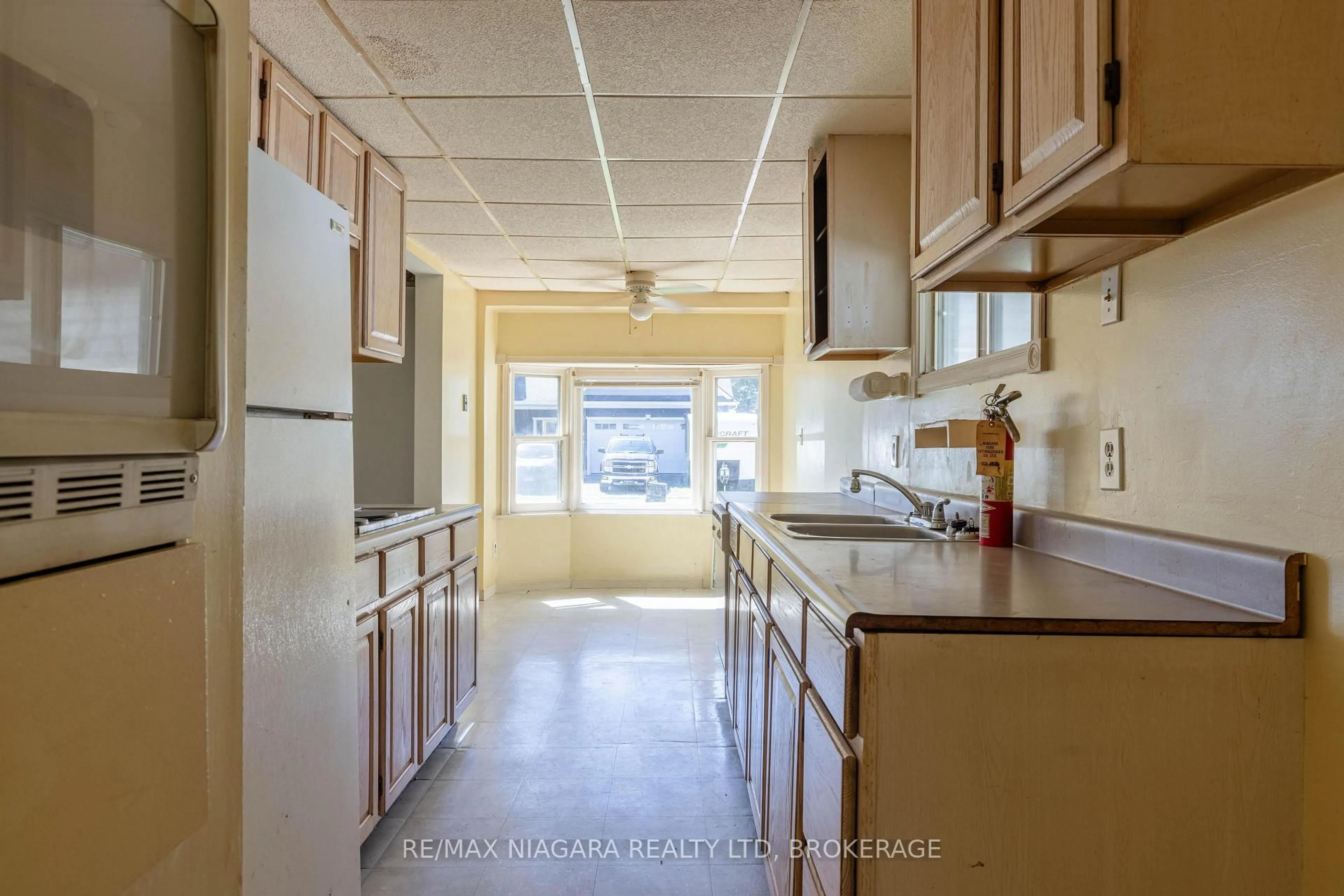 Standard kitchen, ceramic/tile floor for 30 A Ave, Fort Erie Ontario L2A 1C9