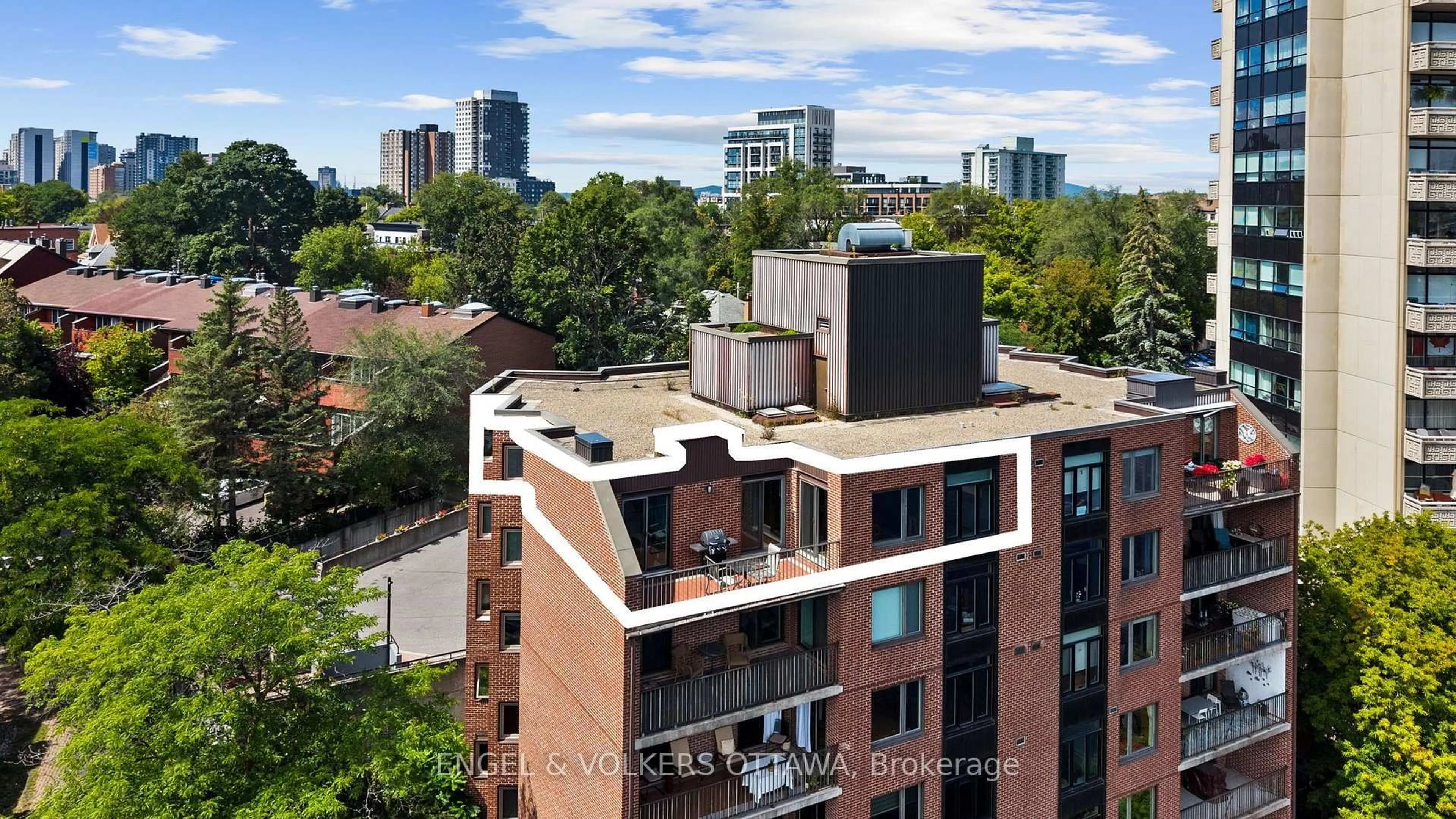 A pic from outside/outdoor area/front of a property/back of a property/a pic from drone, city buildings view from balcony for 555 Wilbrod St #801, Ottawa Ontario K1N 5R4