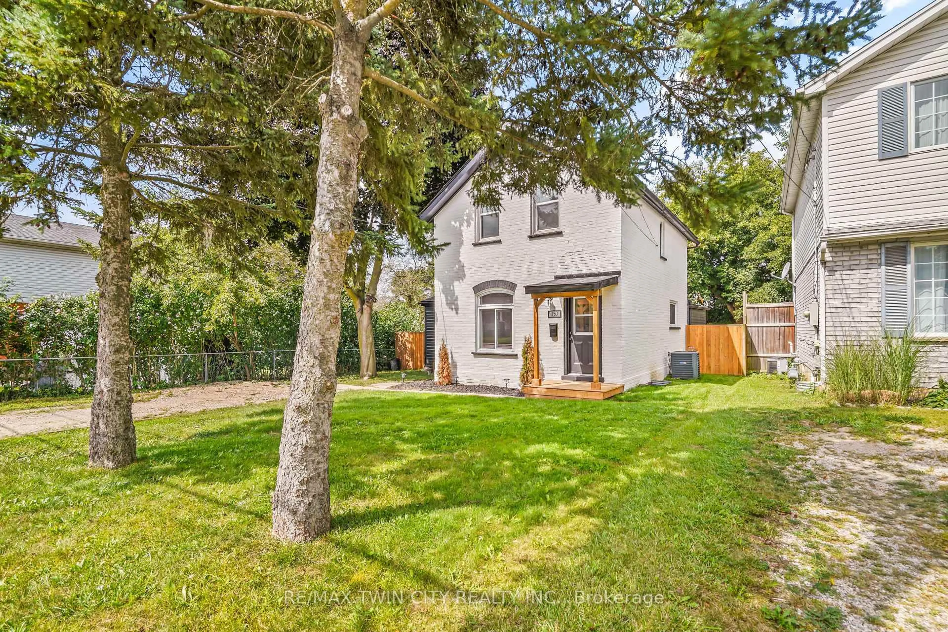 A pic from outside/outdoor area/front of a property/back of a property/a pic from drone, street for 150 Stanley St, Brantford Ontario N3S 6N3