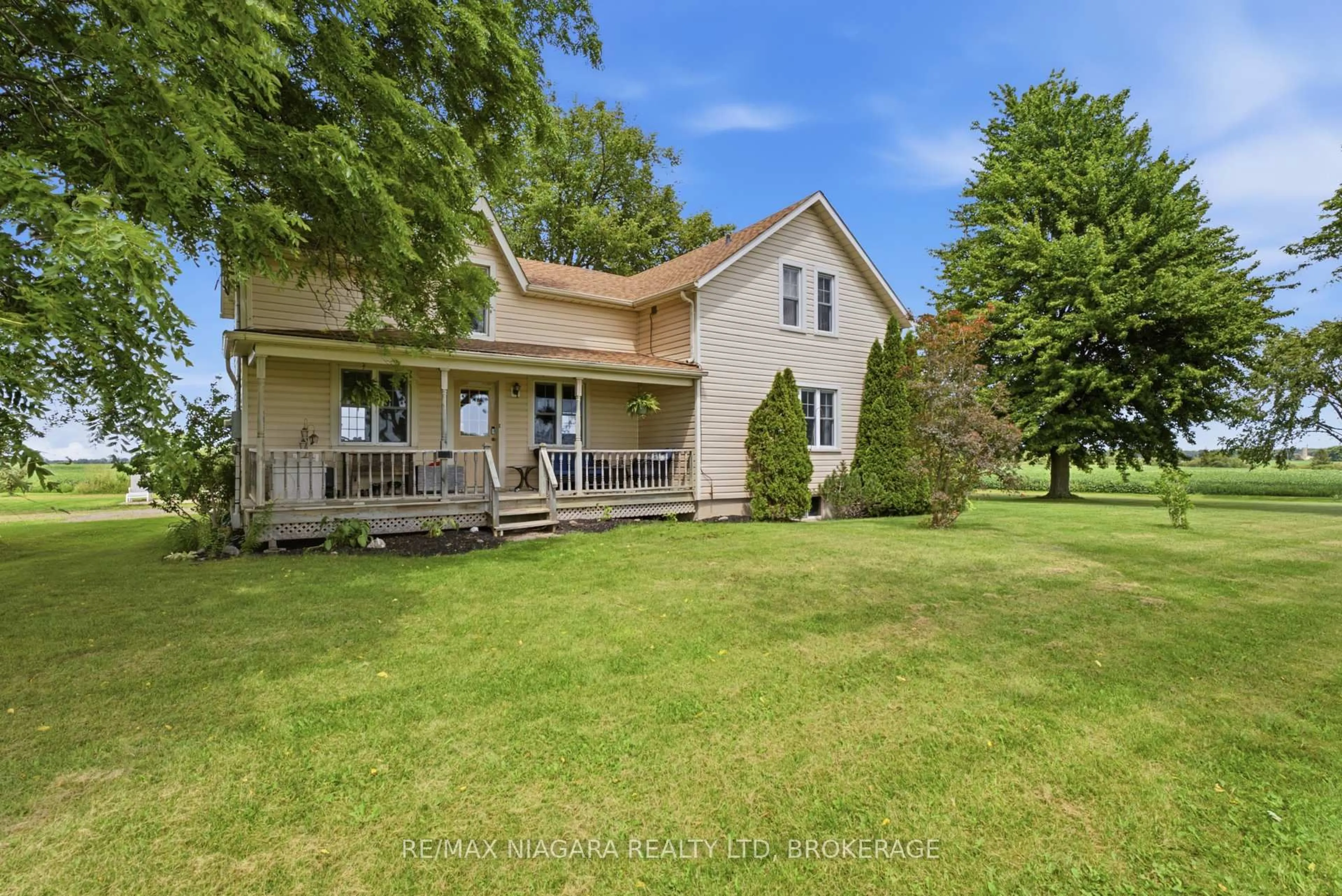 A pic from outside/outdoor area/front of a property/back of a property/a pic from drone, water/lake/river/ocean view for 4491 Canborough Rd, West Lincoln Ontario L0R 2J0