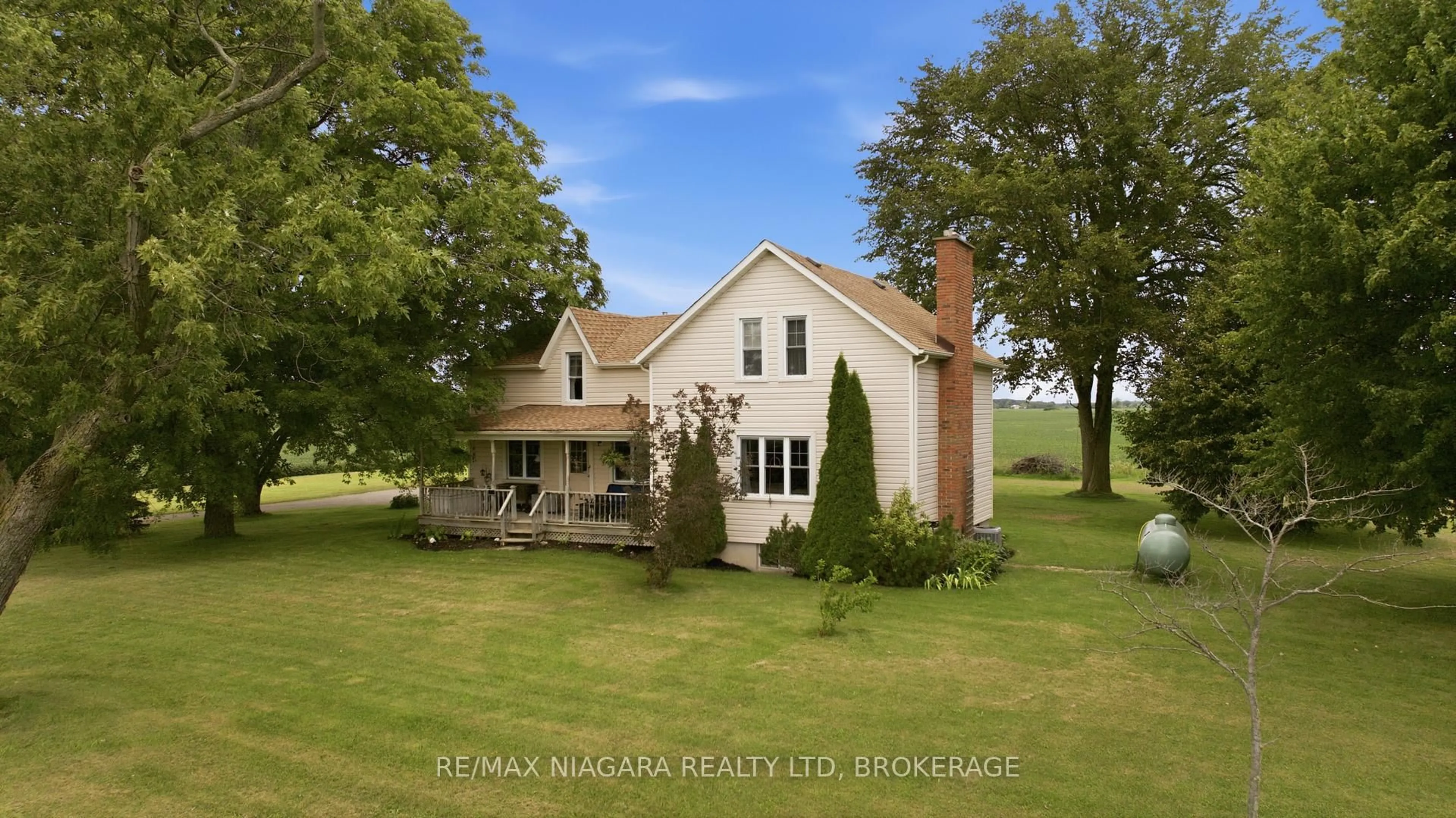 A pic from outside/outdoor area/front of a property/back of a property/a pic from drone, building for 4491 Canborough Rd, West Lincoln Ontario L0R 2J0