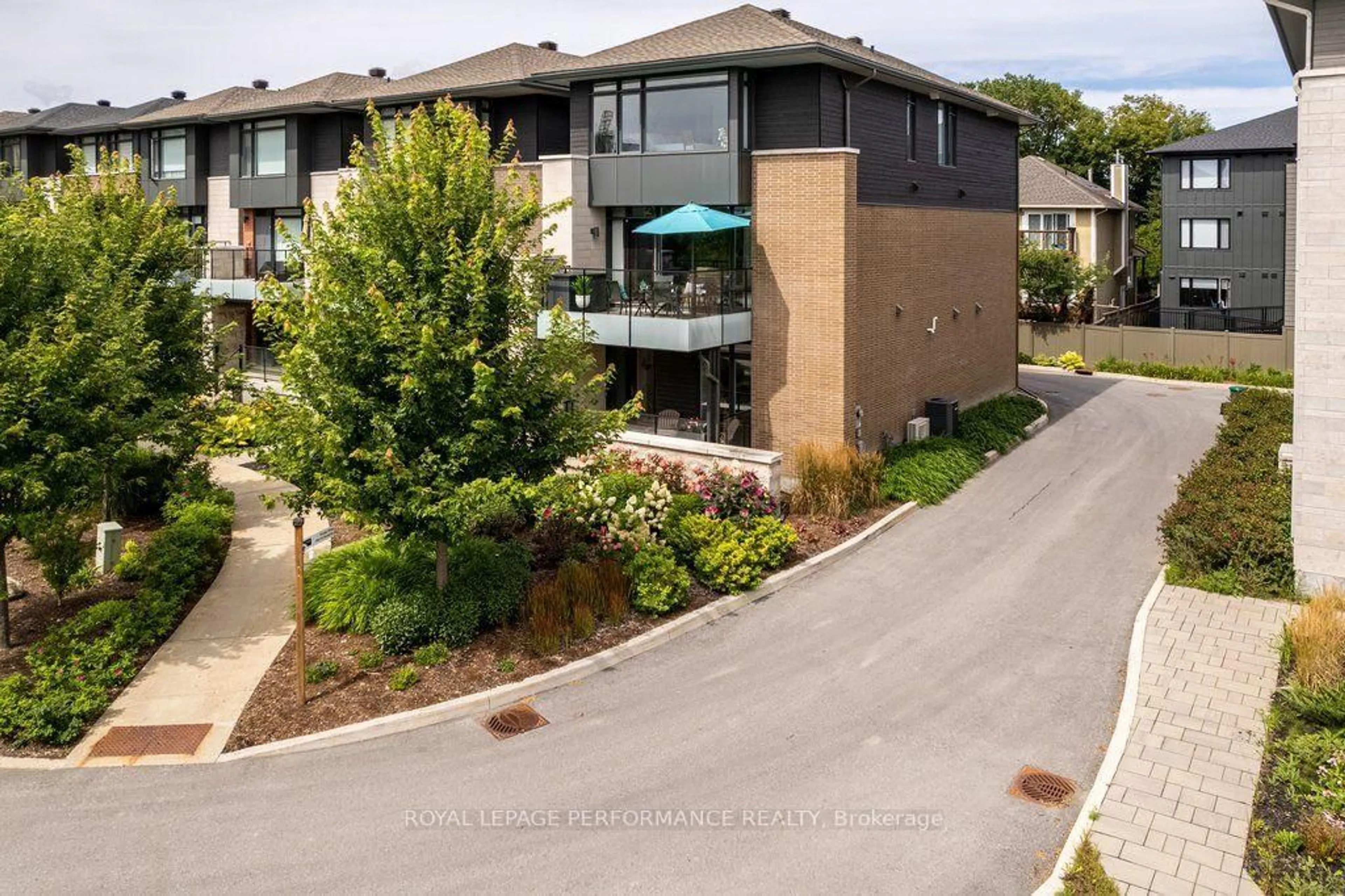 A pic from outside/outdoor area/front of a property/back of a property/a pic from drone, unknown for 312 Sanctuary Private, Ottawa Ontario K1S 5W1