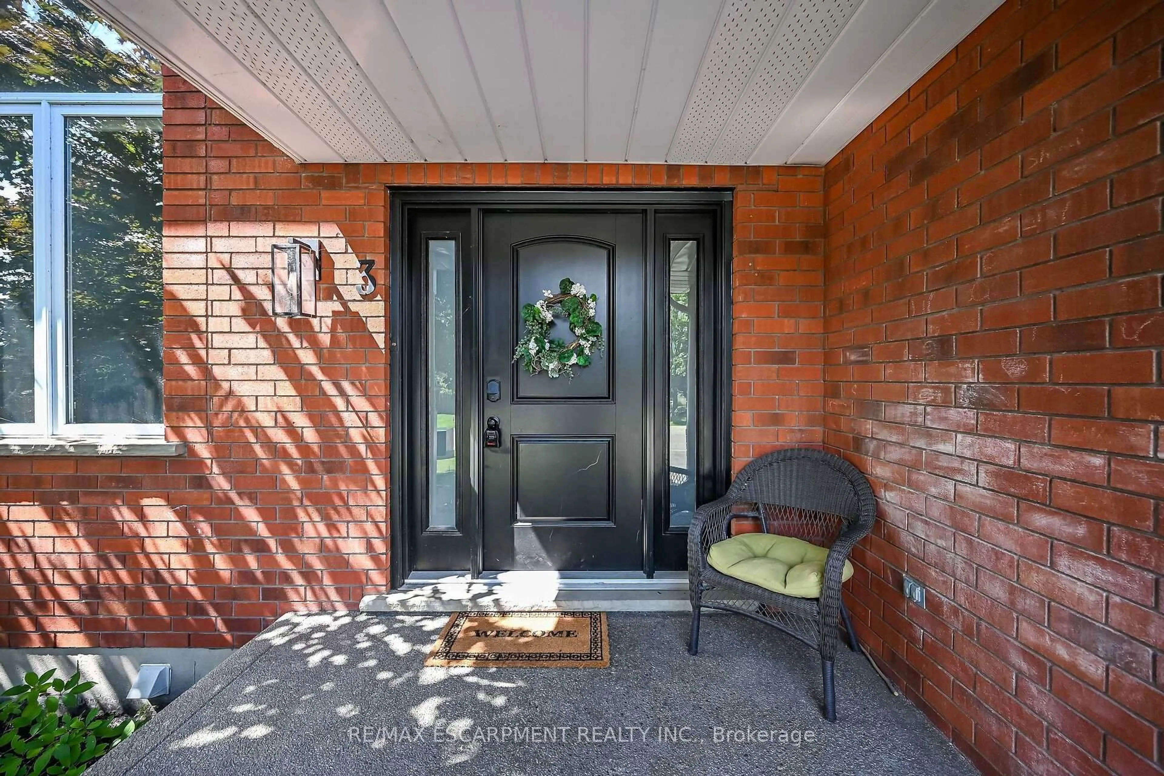 Indoor entryway for 3 Kintyre Crt, Haldimand Ontario N3W 1G8