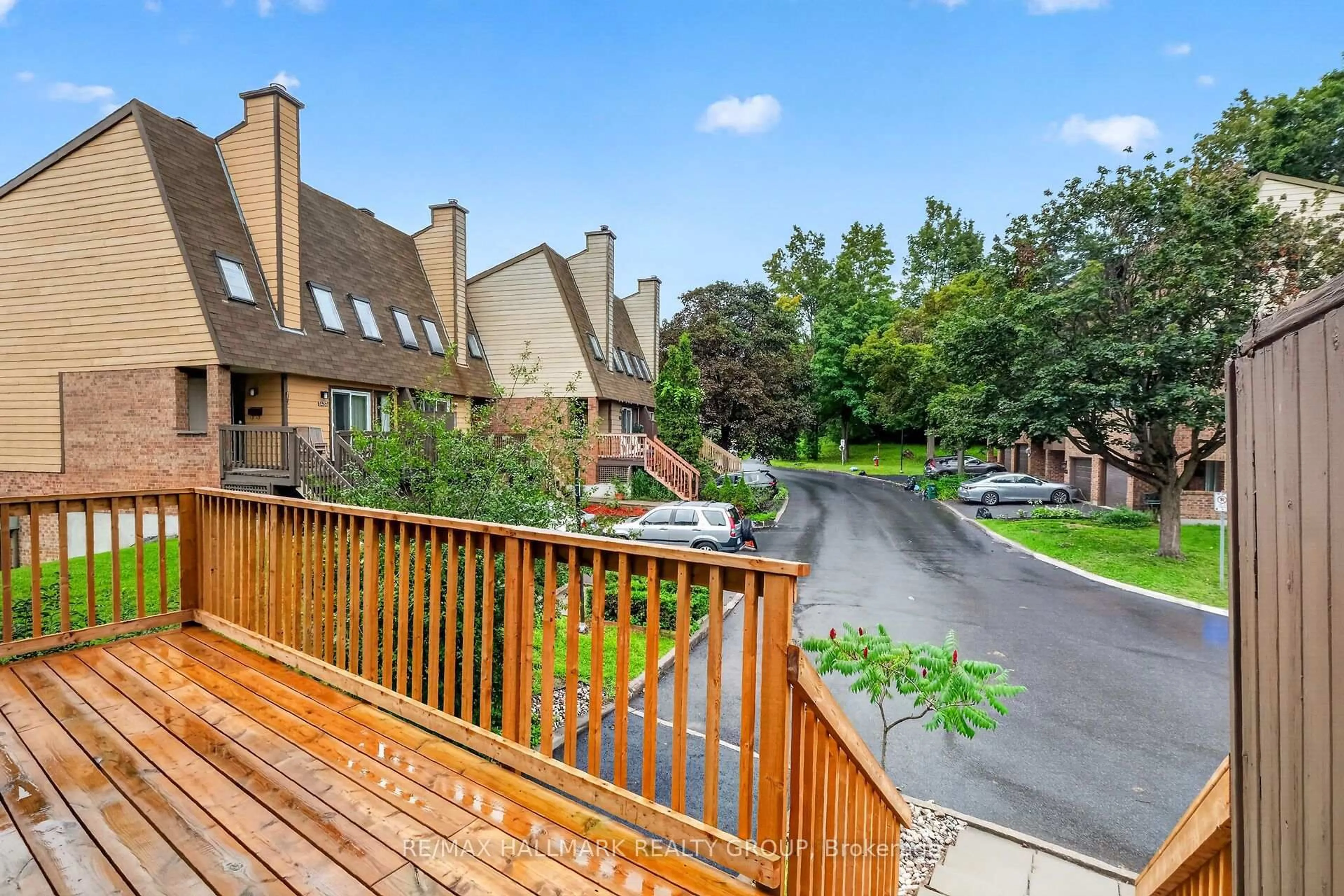 A pic from outside/outdoor area/front of a property/back of a property/a pic from drone, mountain view for 1427 Forge St, Ottawa Ontario K1T 2V2