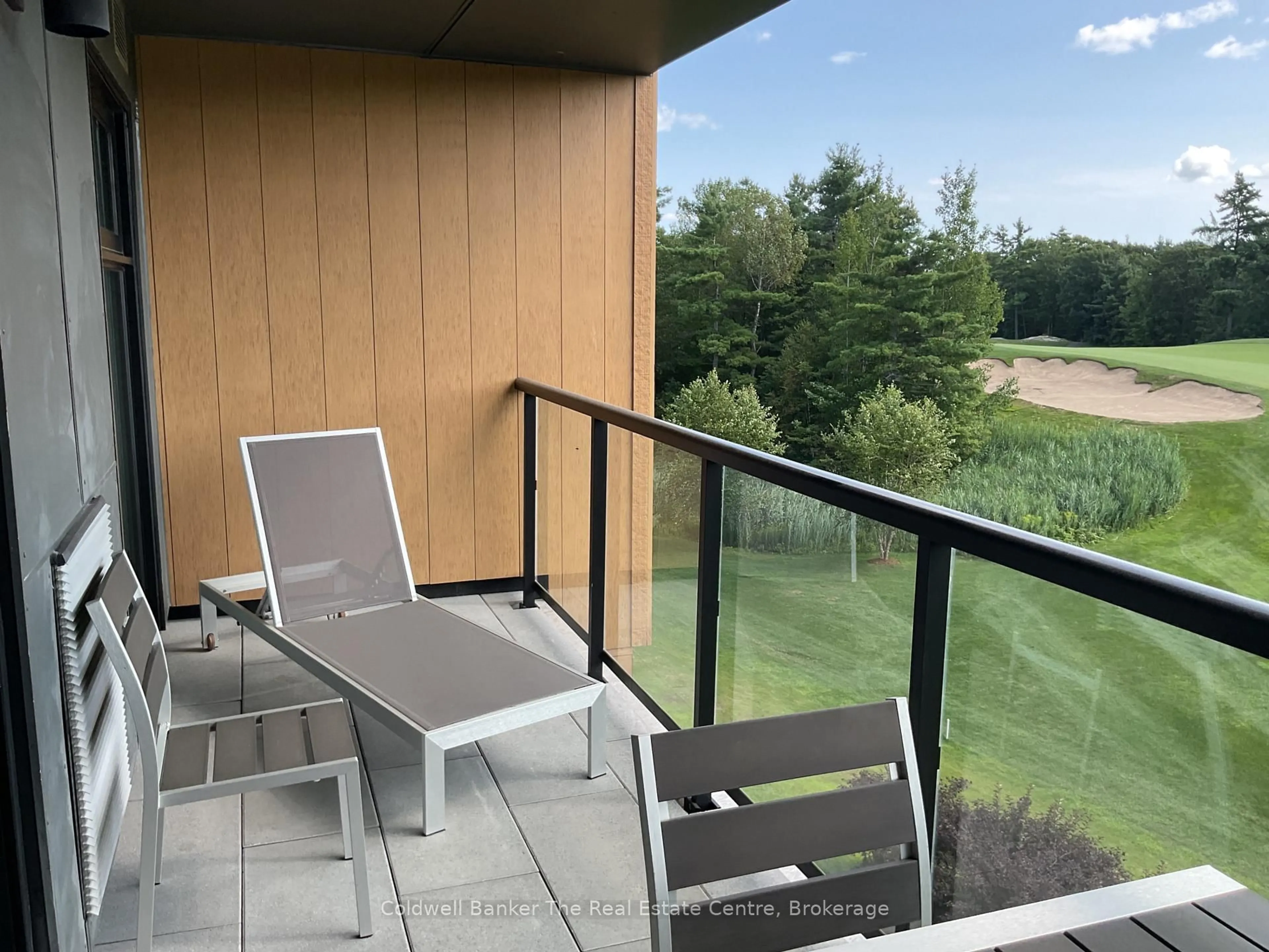 Balcony in the apartment, water/lake/river/ocean view for 120 Carrick Tr #305, Gravenhurst Ontario P1P 0B6