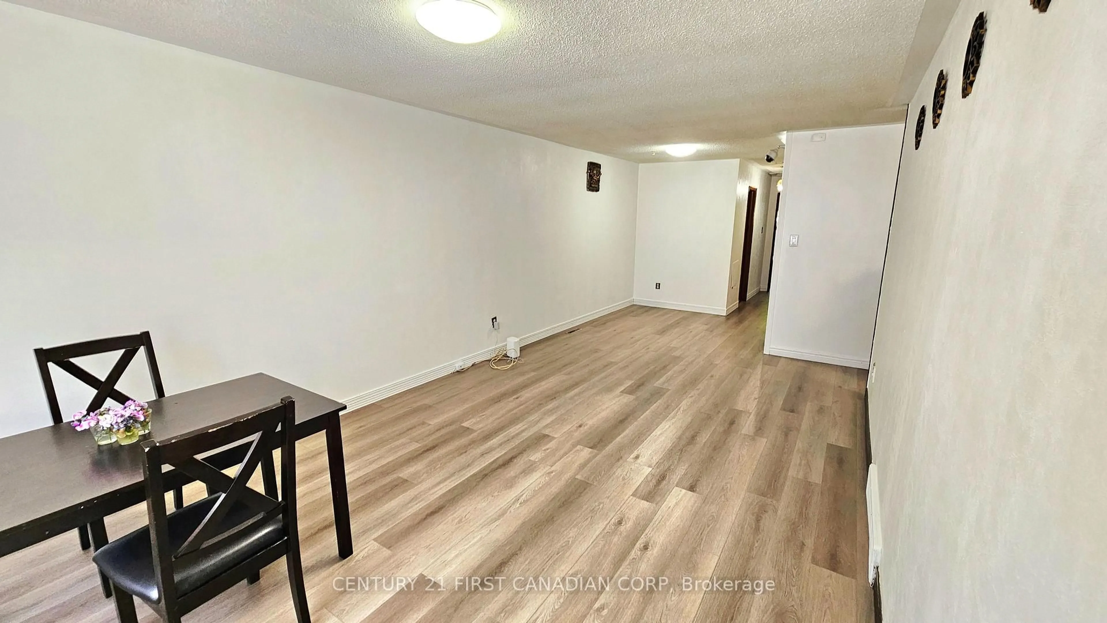 A pic of a room for 17 Edgemere Cres, London South Ontario N5Z 4M6