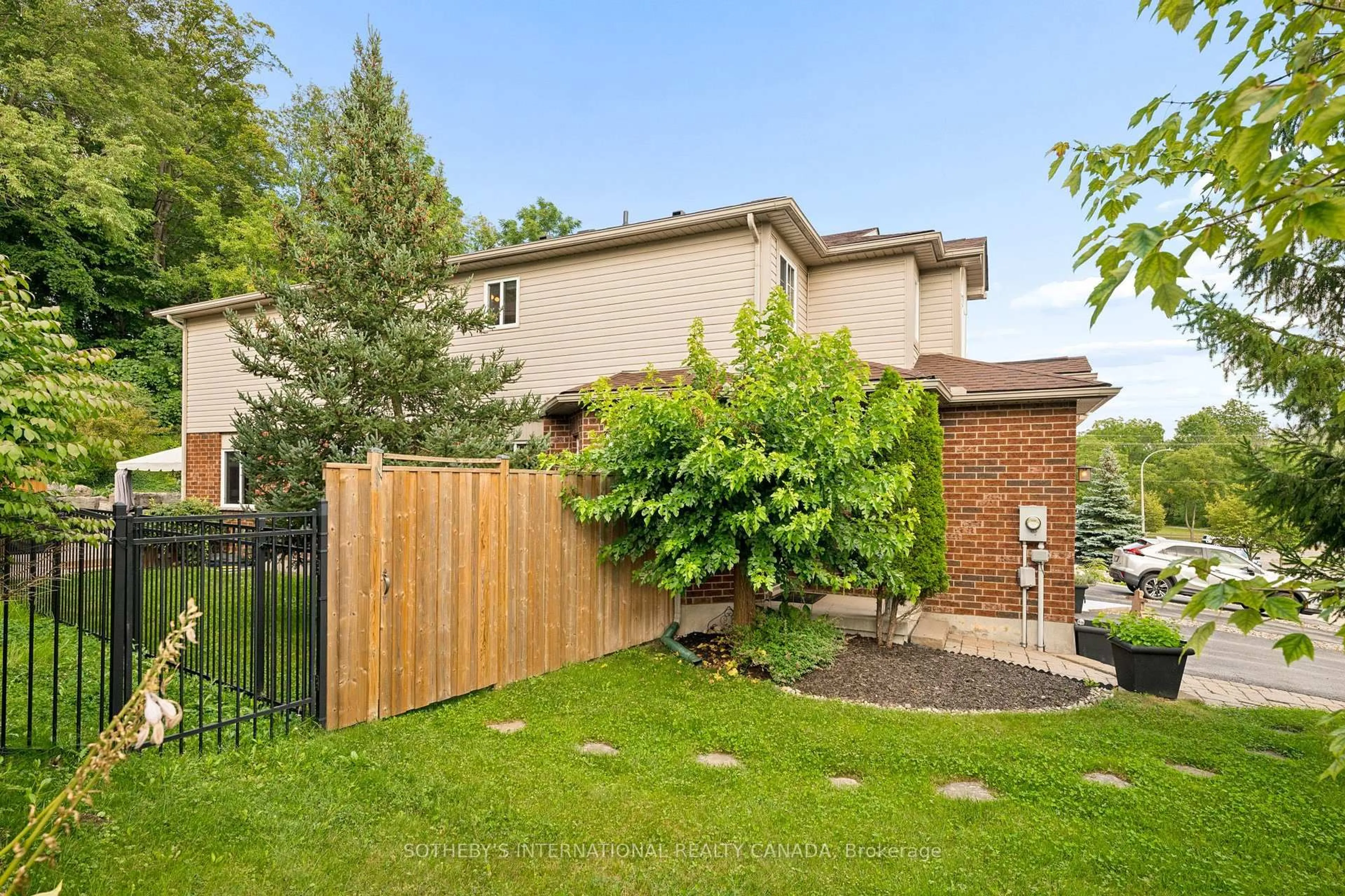 Unknown for 131 Upper Mercer St, Kitchener Ontario N2A 4N2