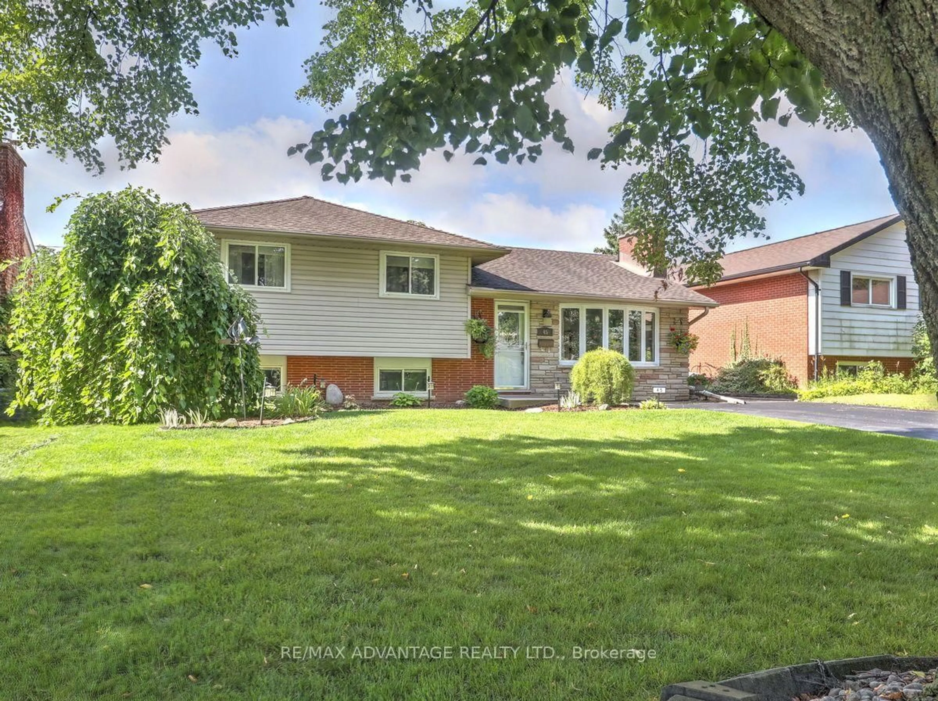 Unknown for 45 Agincourt Gdns, London South Ontario N5Z 4E5