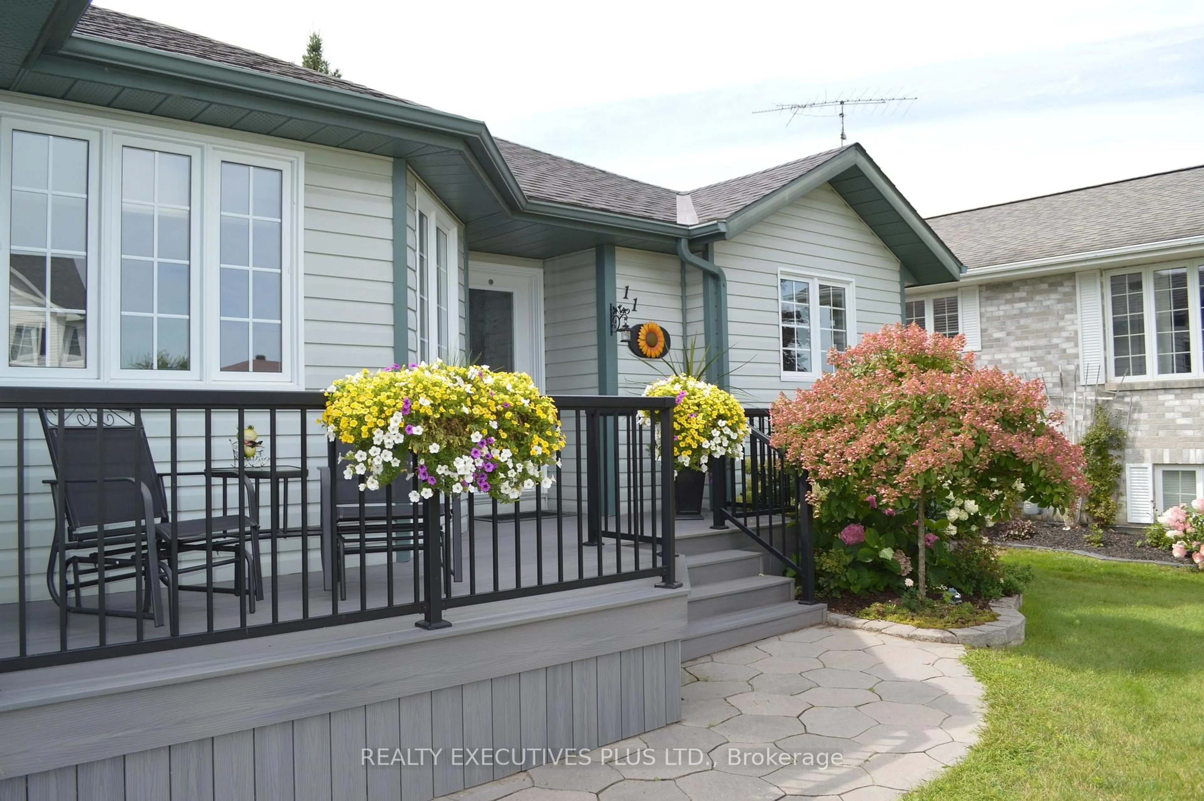Unknown for 11 Grove St, South Dundas Ontario L8N 1P4