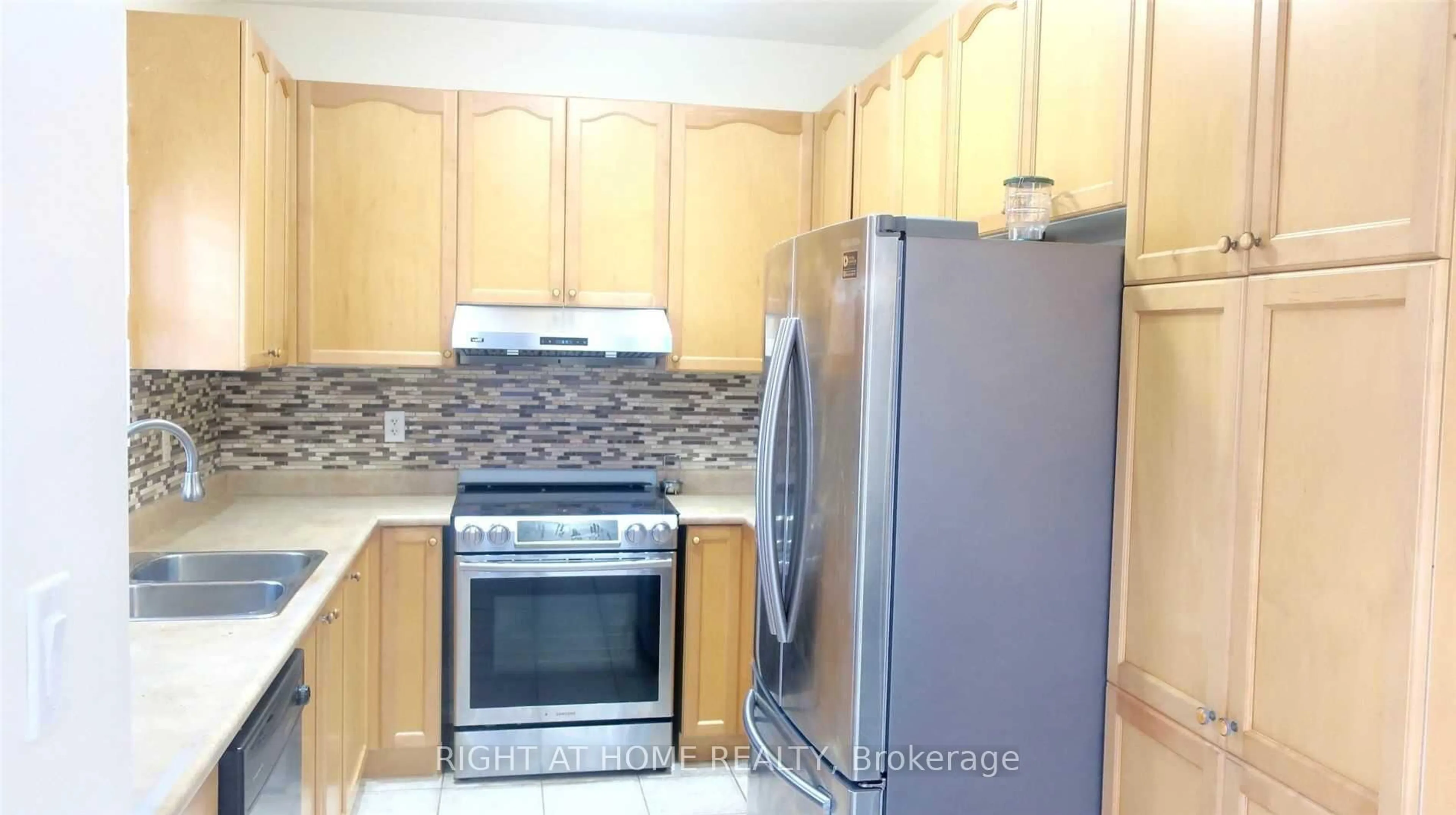 Standard kitchen, unknown for 27 Panorama Way, Hamilton Ontario L8E 6C6