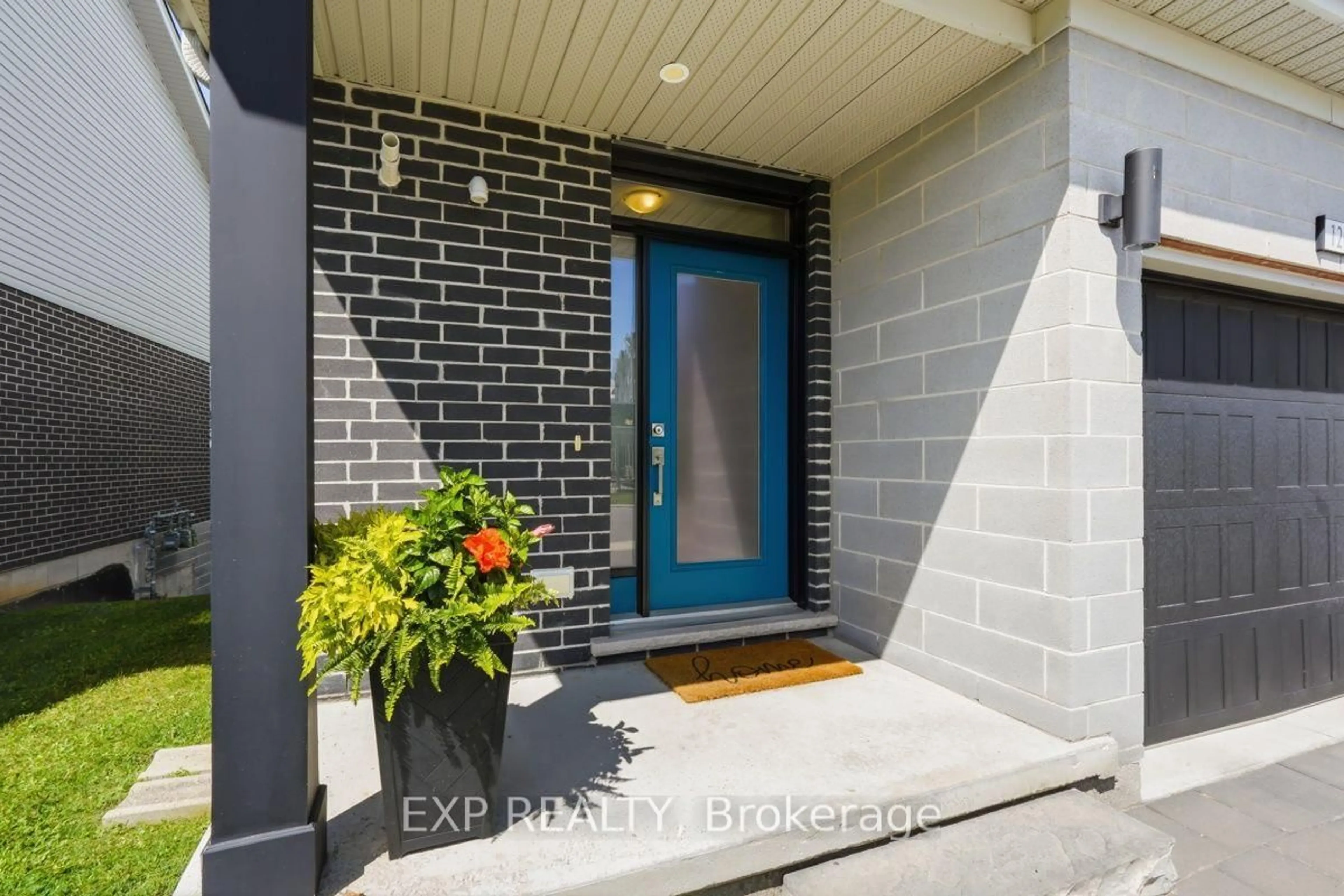 Indoor entryway for 177 Edgevalley Rd #120, London East Ontario N5V 0C5