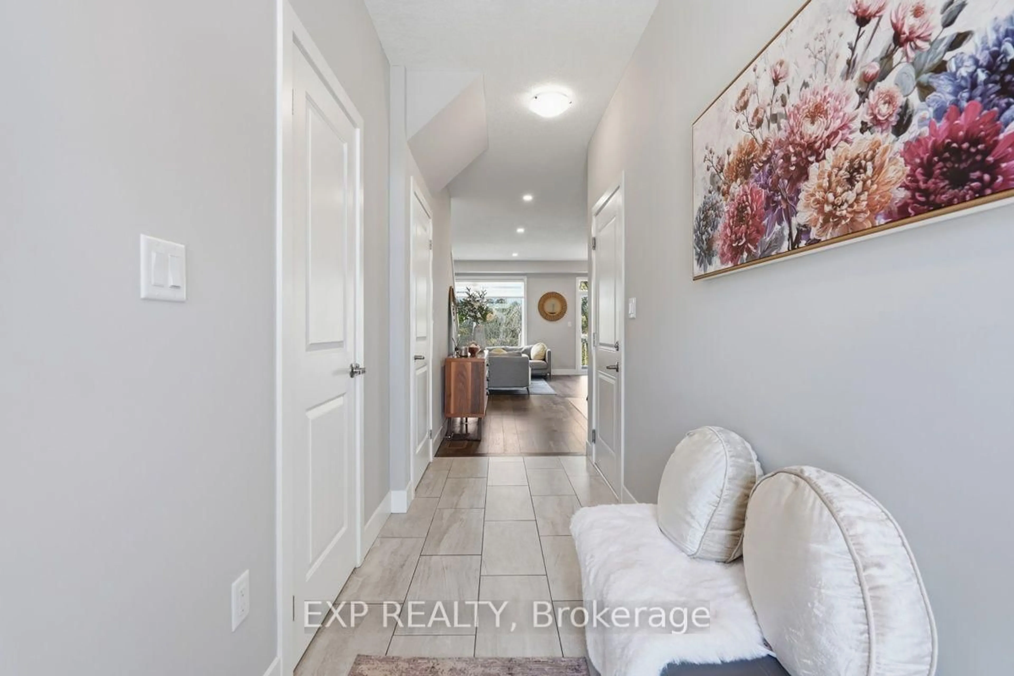Indoor entryway for 177 Edgevalley Rd #120, London East Ontario N5V 0C5