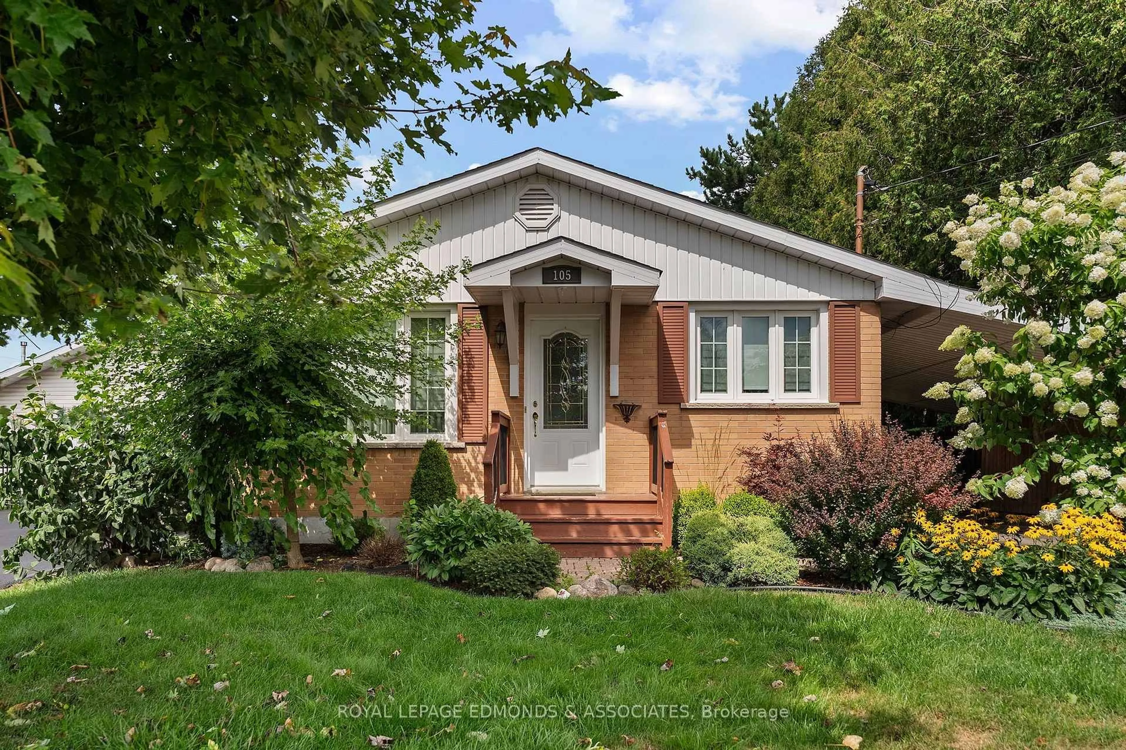 Home with brick exterior material, street for 105 Ellis Ave, Pembroke Ontario K8A 2H7