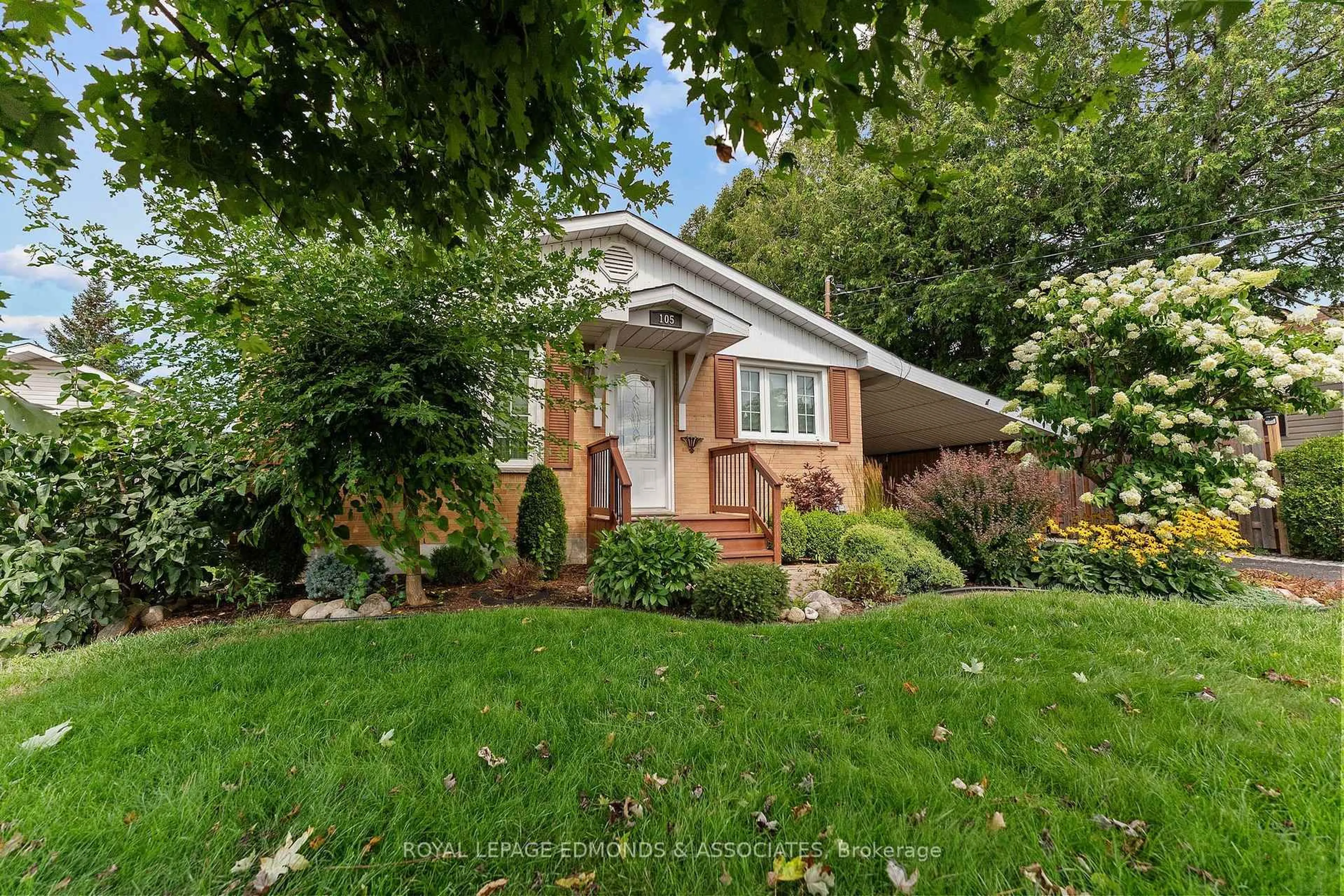 Home with brick exterior material, street for 105 Ellis Ave, Pembroke Ontario K8A 2H7