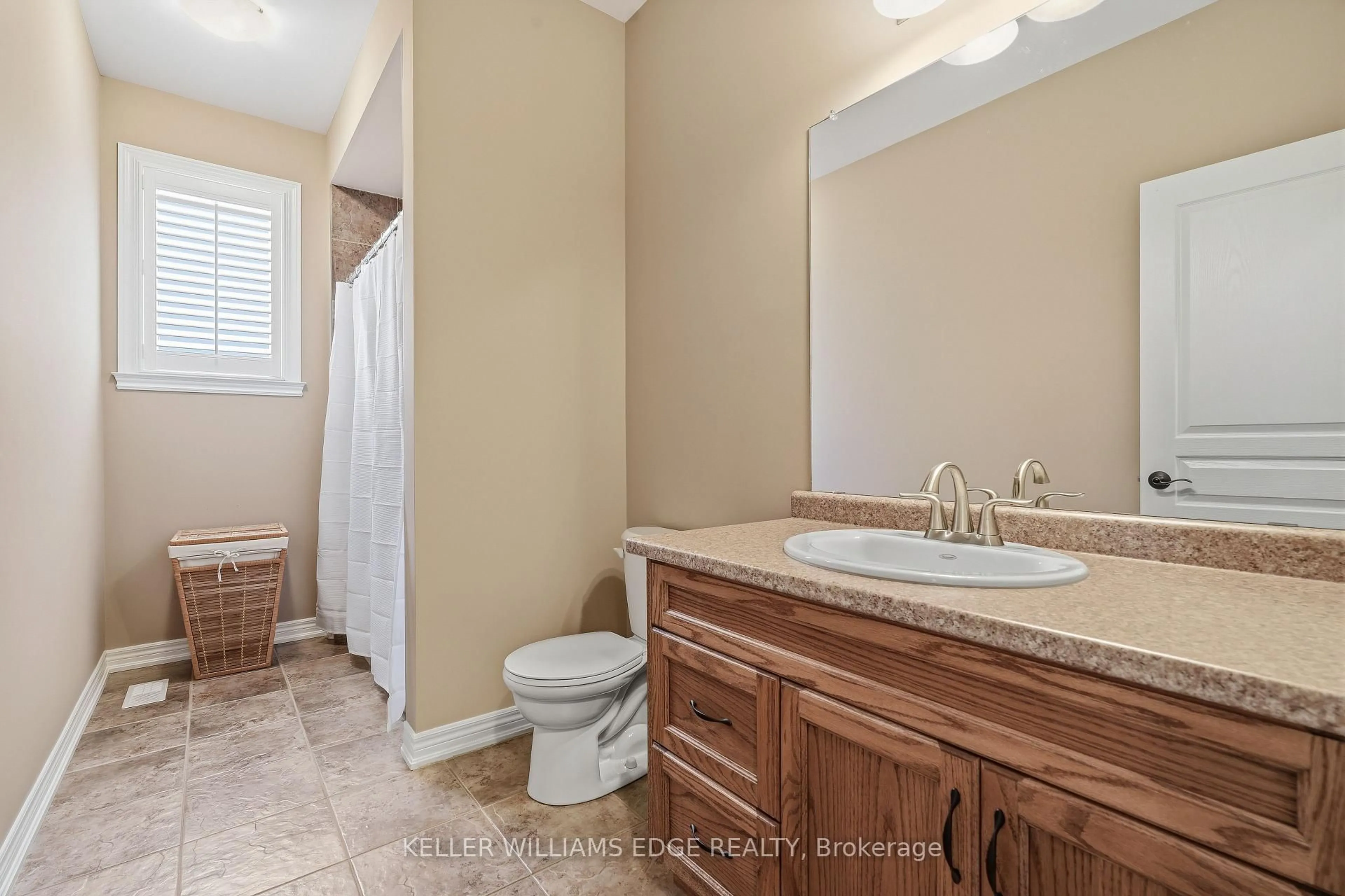 Standard bathroom, ceramic/tile floor for 31 Streamside Dr, West Lincoln Ontario L0R 2A0