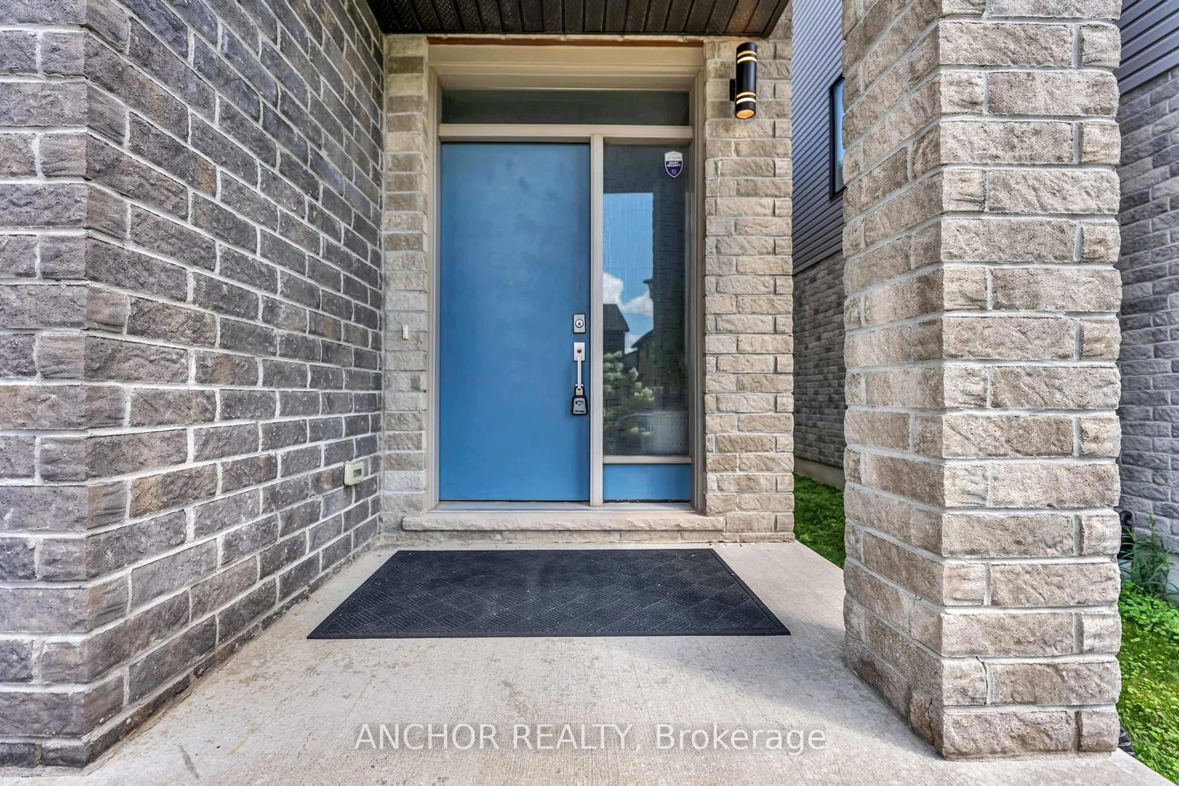 Indoor entryway for 2170 Tribalwood St, London North Ontario N6G 3E7