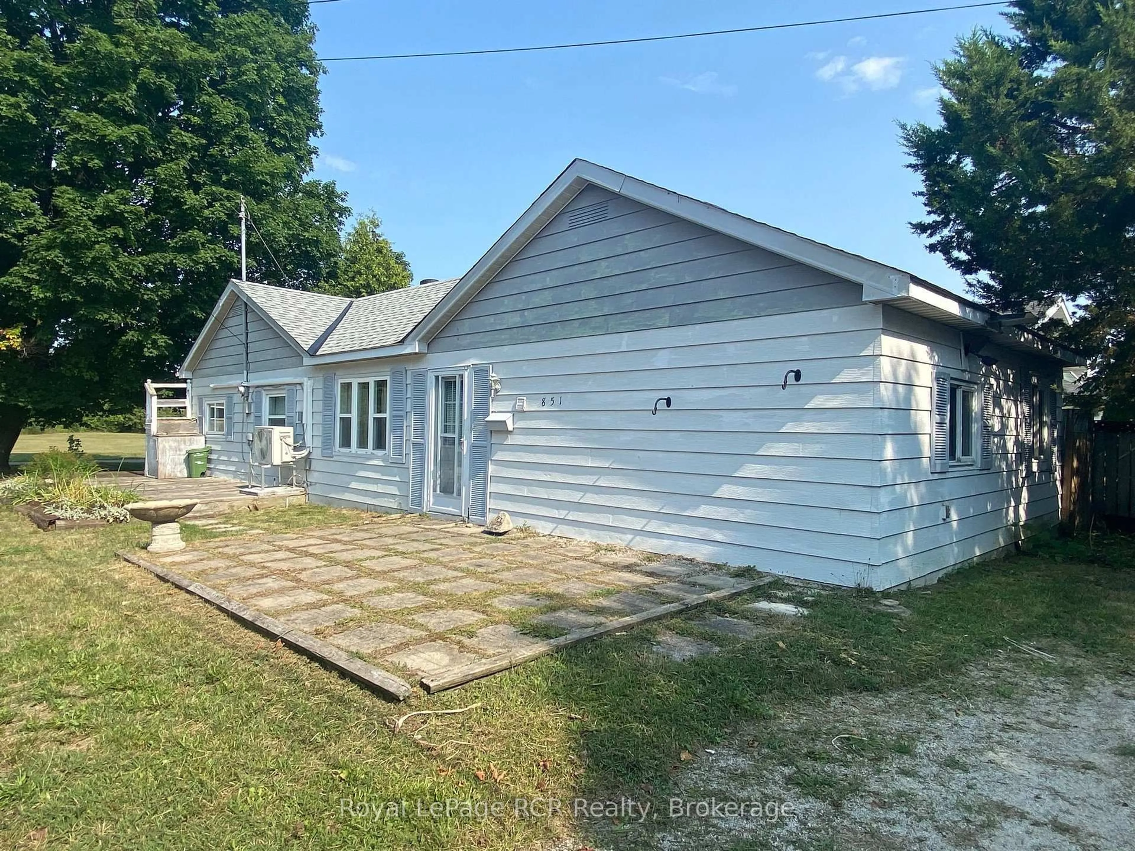 A pic from outside/outdoor area/front of a property/back of a property/a pic from drone, building for 1851 5th Ave, Owen Sound Ontario N4K 2S6