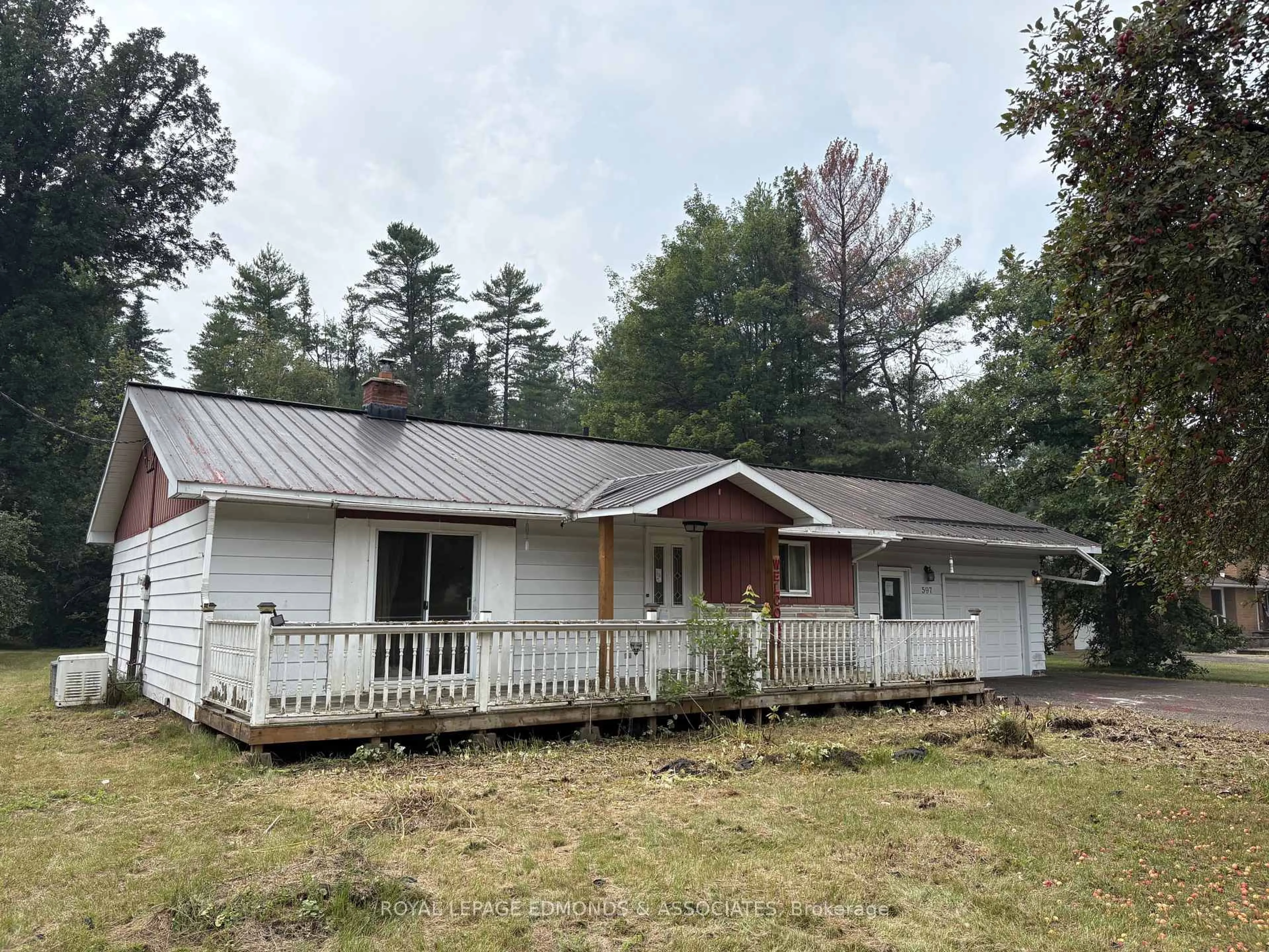 A pic from outside/outdoor area/front of a property/back of a property/a pic from drone, building for 33641 HWY 17 Highway, Deep River Ontario K0J 1P0