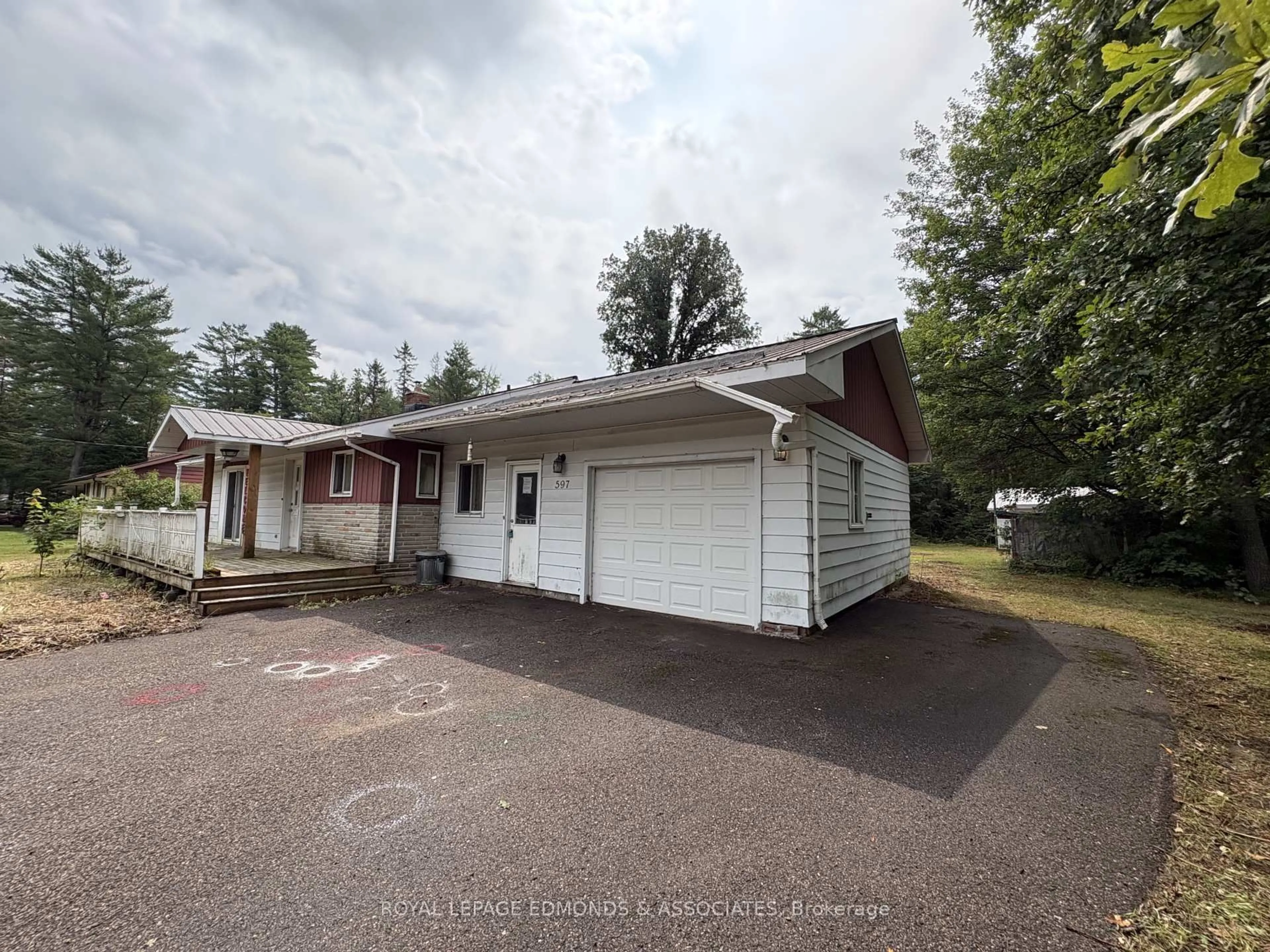 A pic from outside/outdoor area/front of a property/back of a property/a pic from drone, unknown for 33641 HWY 17 Highway, Deep River Ontario K0J 1P0