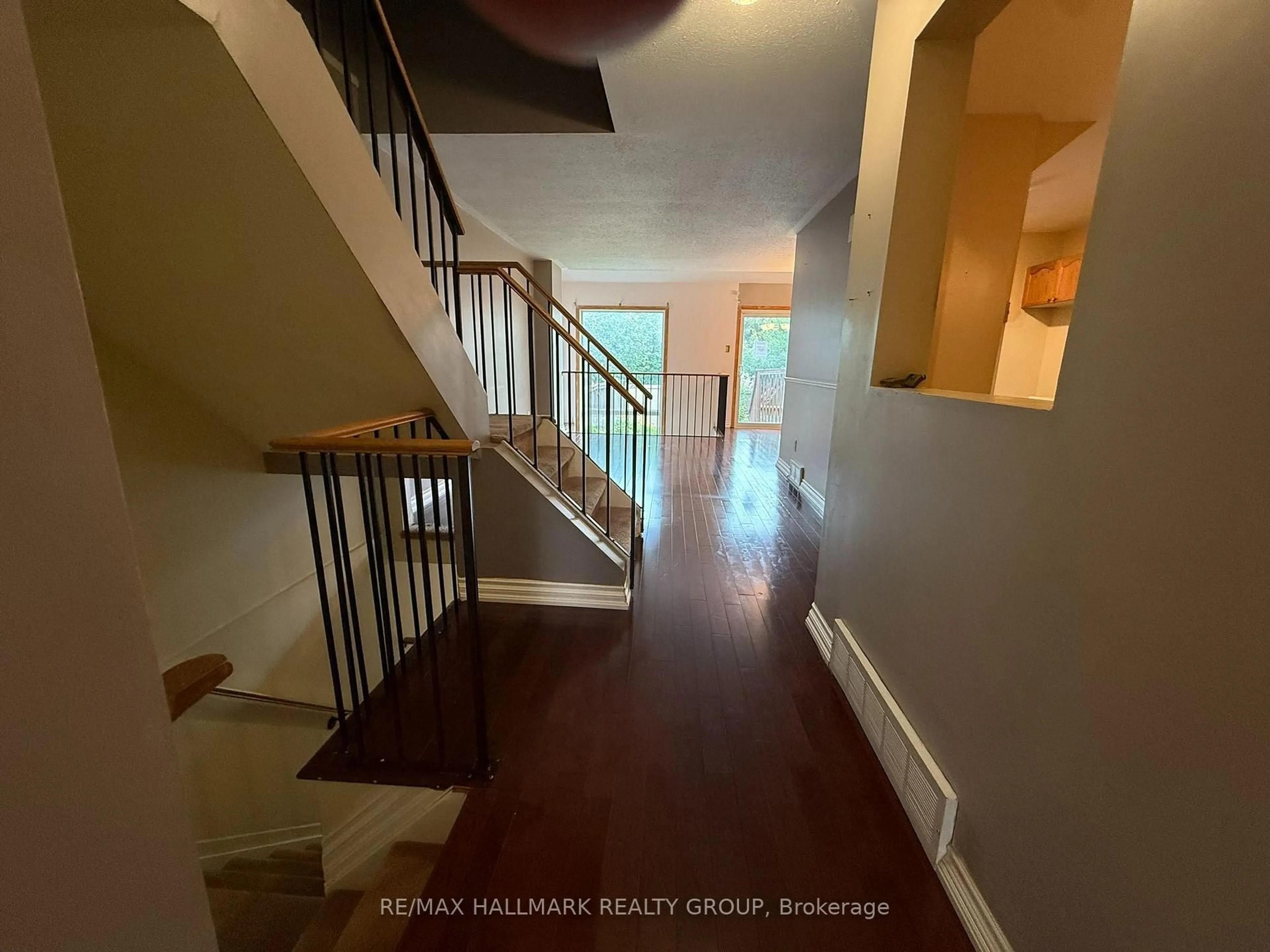 Indoor entryway for 181 Tartan Dr, Barrhaven Ontario K2J 3S2
