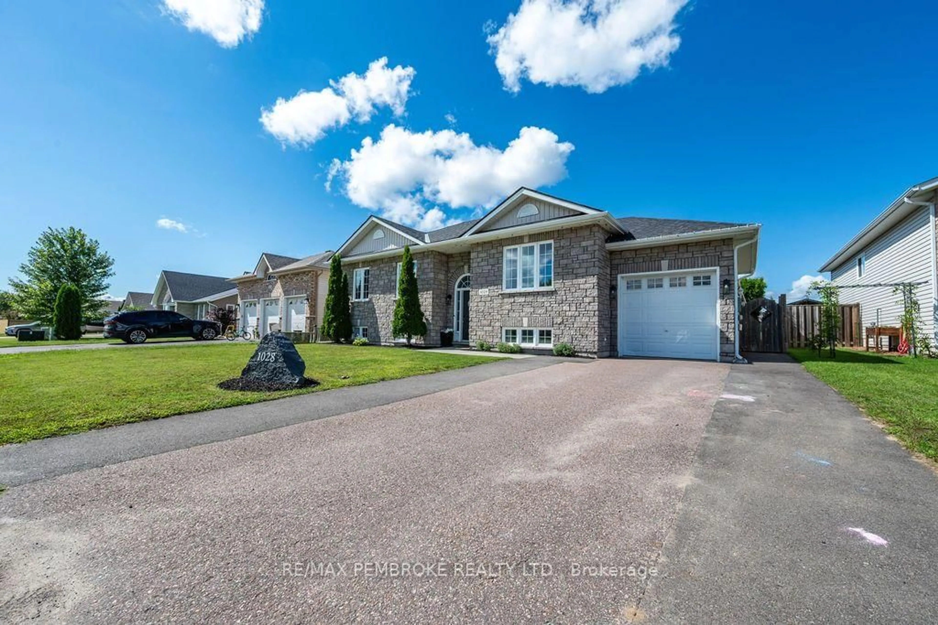 Unknown for 1028 Limestone Tr, Petawawa Ontario K8H 0A6