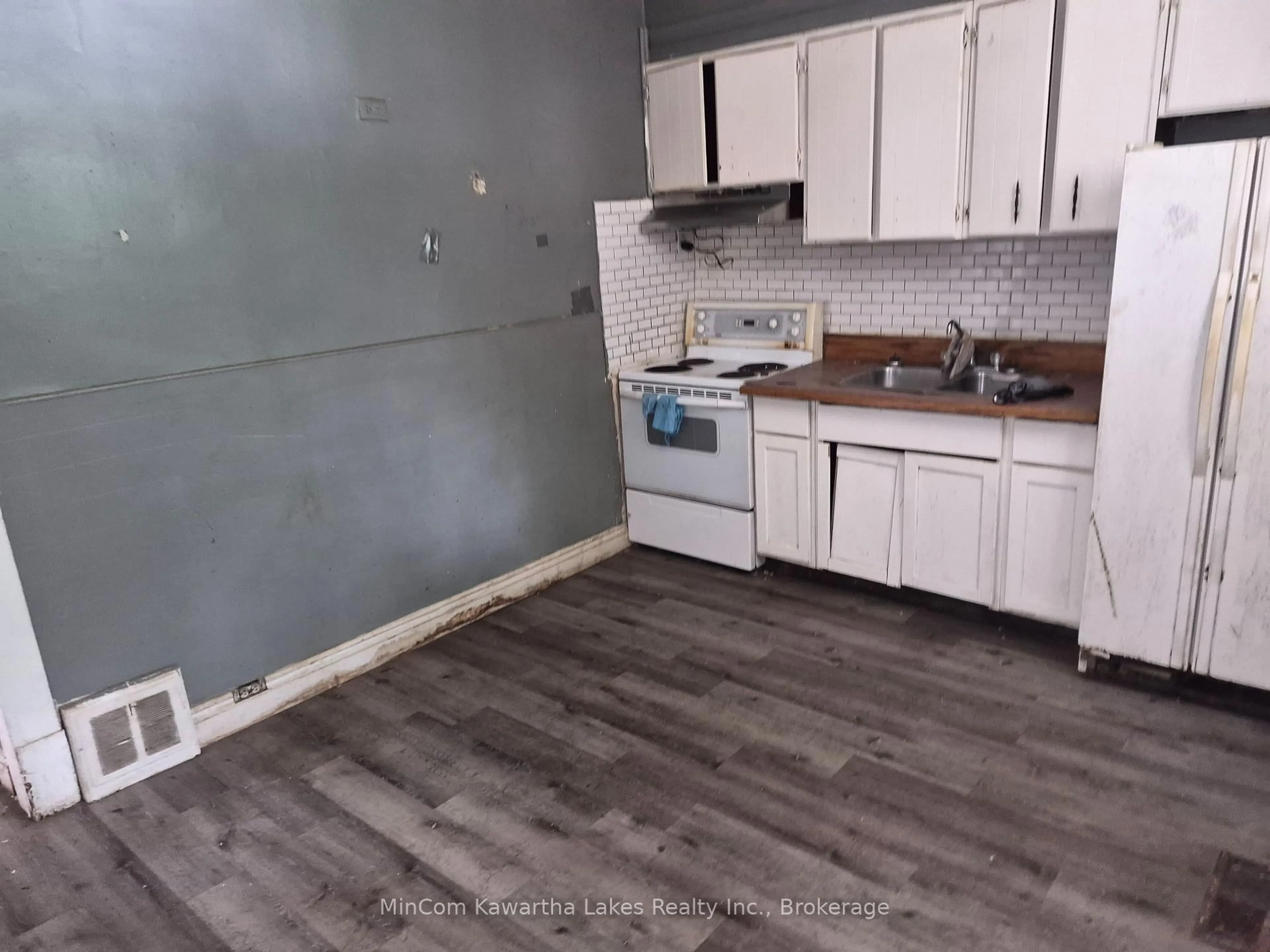 Standard kitchen, unknown for 467 ALBERT St, Peterborough Ontario K9J 4N6