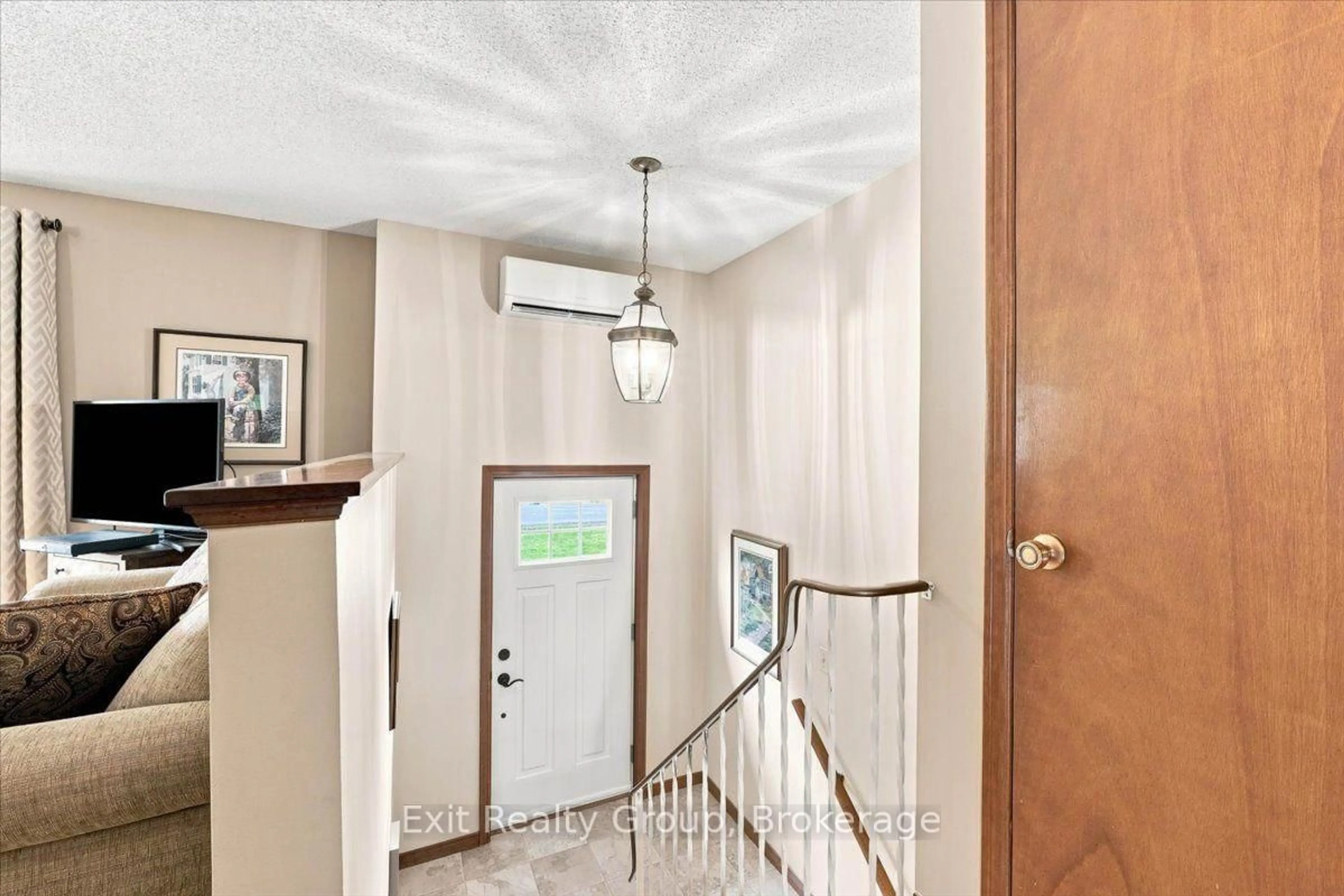 Indoor entryway for 80 George St, Trent Hills Ontario K0K 3K0