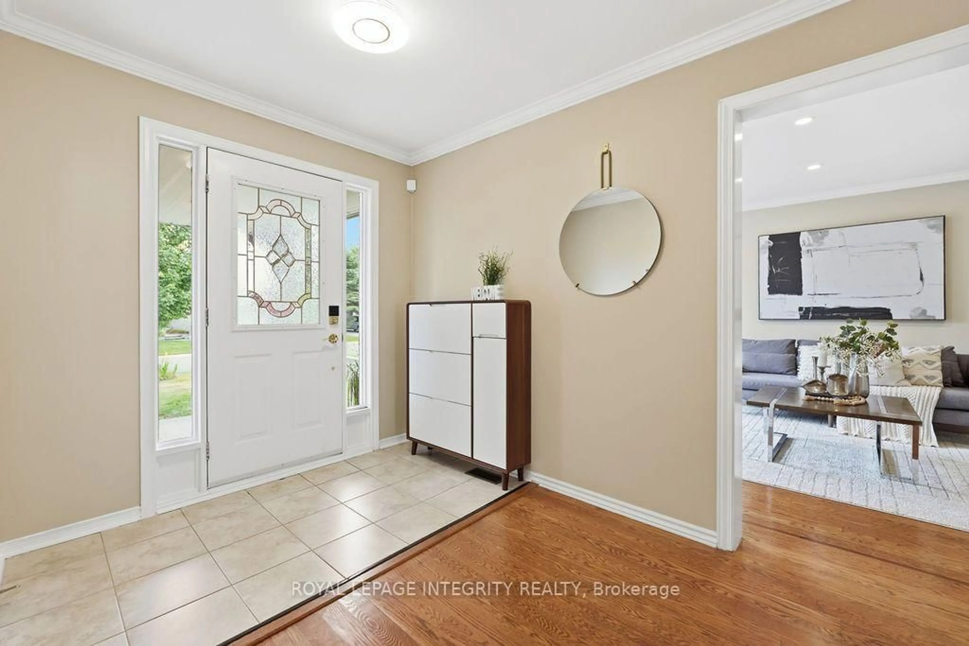 Indoor entryway for 39 Beamish Cres, Ottawa Ontario K2K 2R7